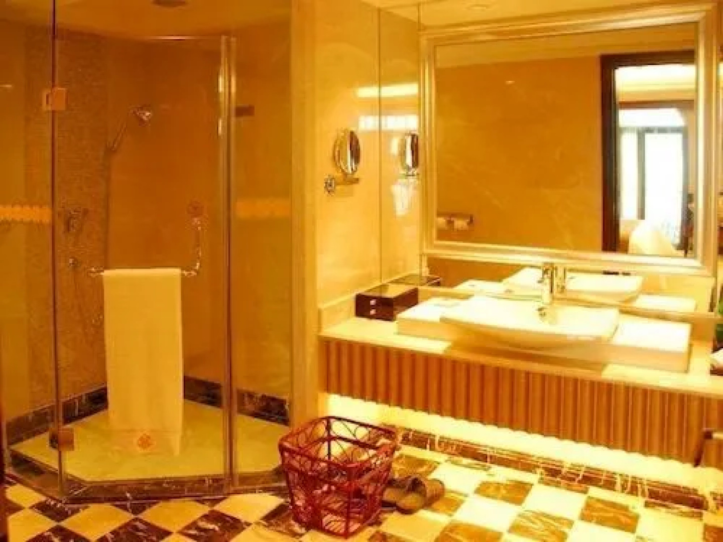 Centenio Kingdom Hotel