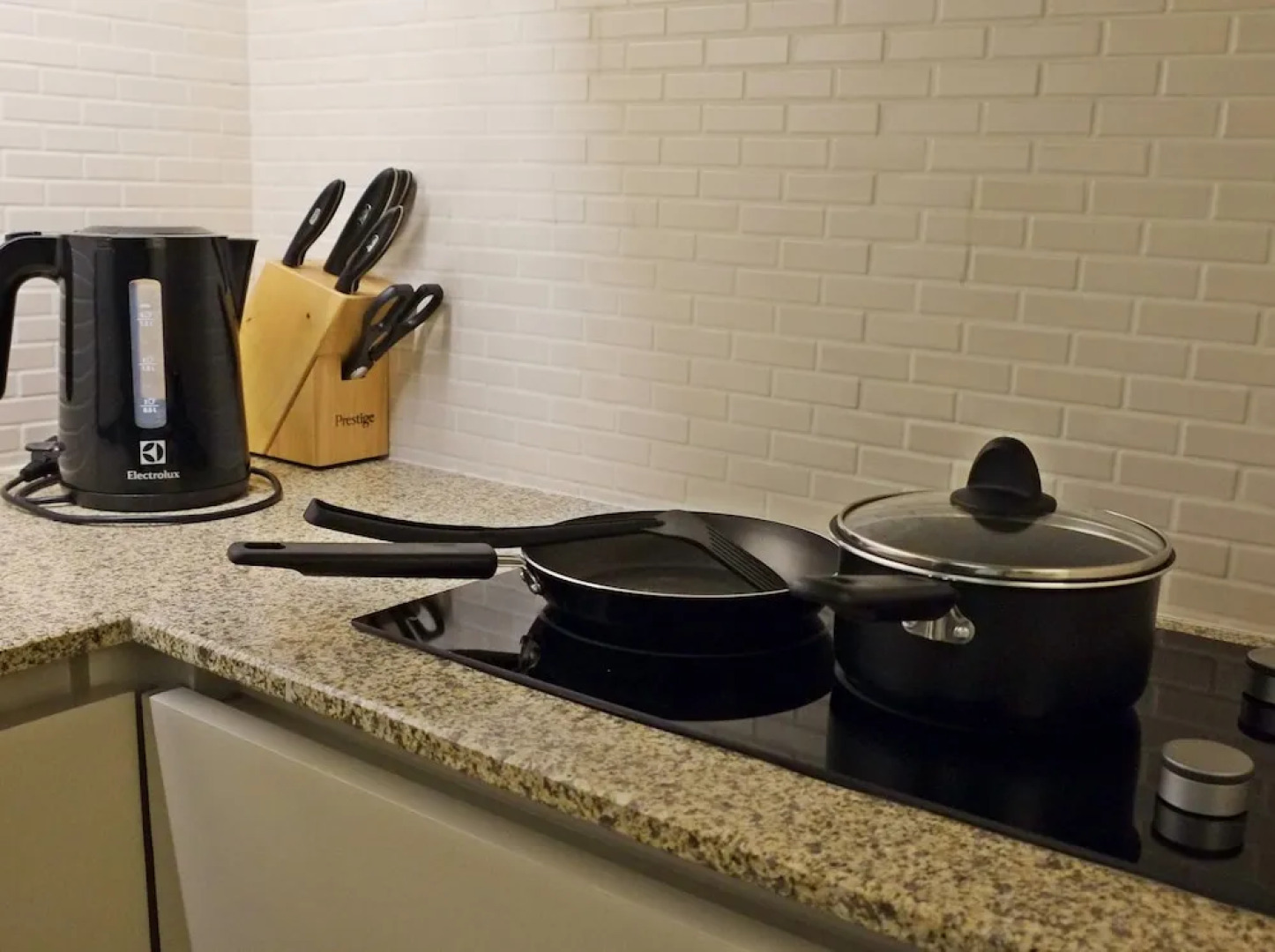 Balcony Courtyard Hotel & Serviced Apartment