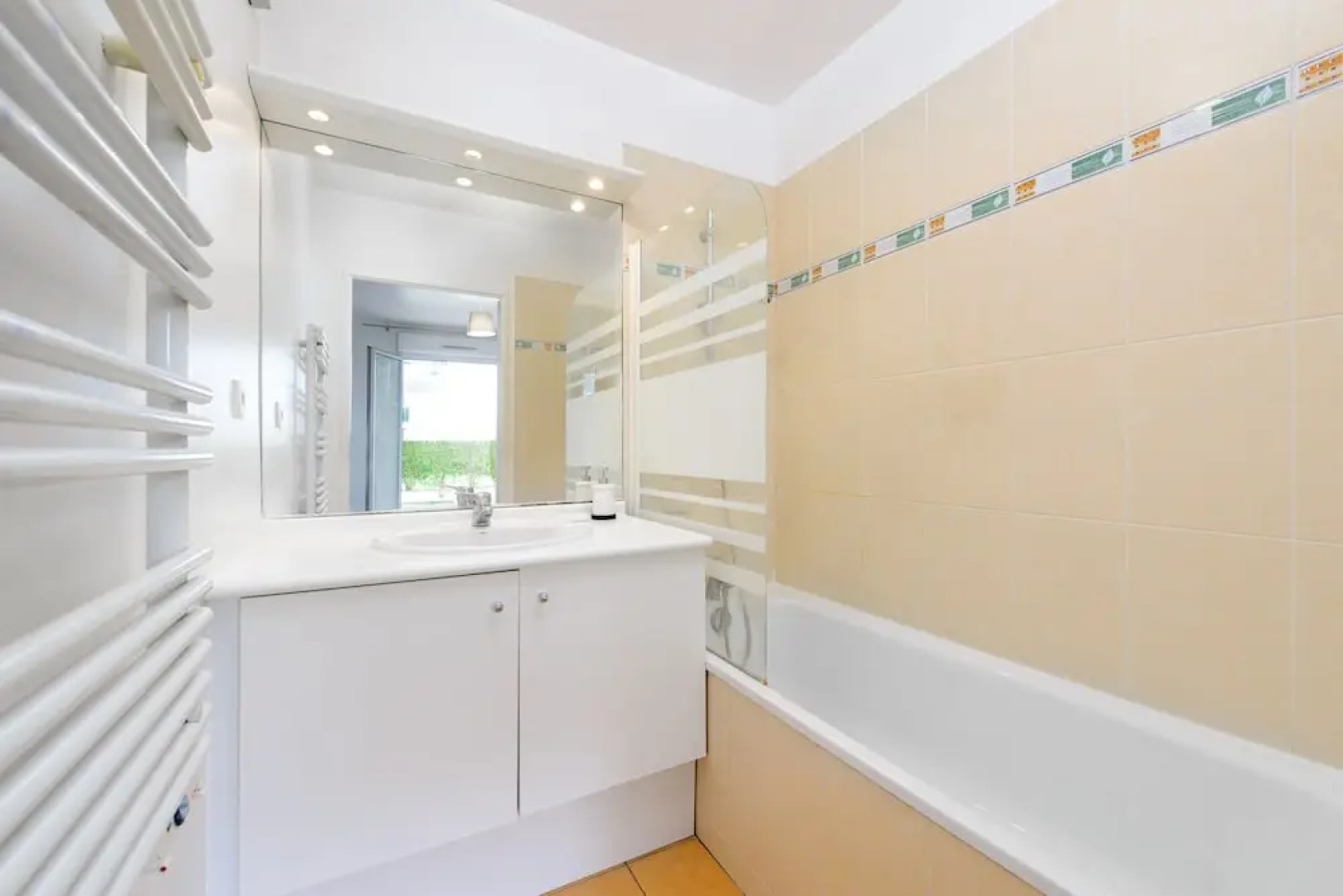 T2-4 pax Disneyland Paris with private parking