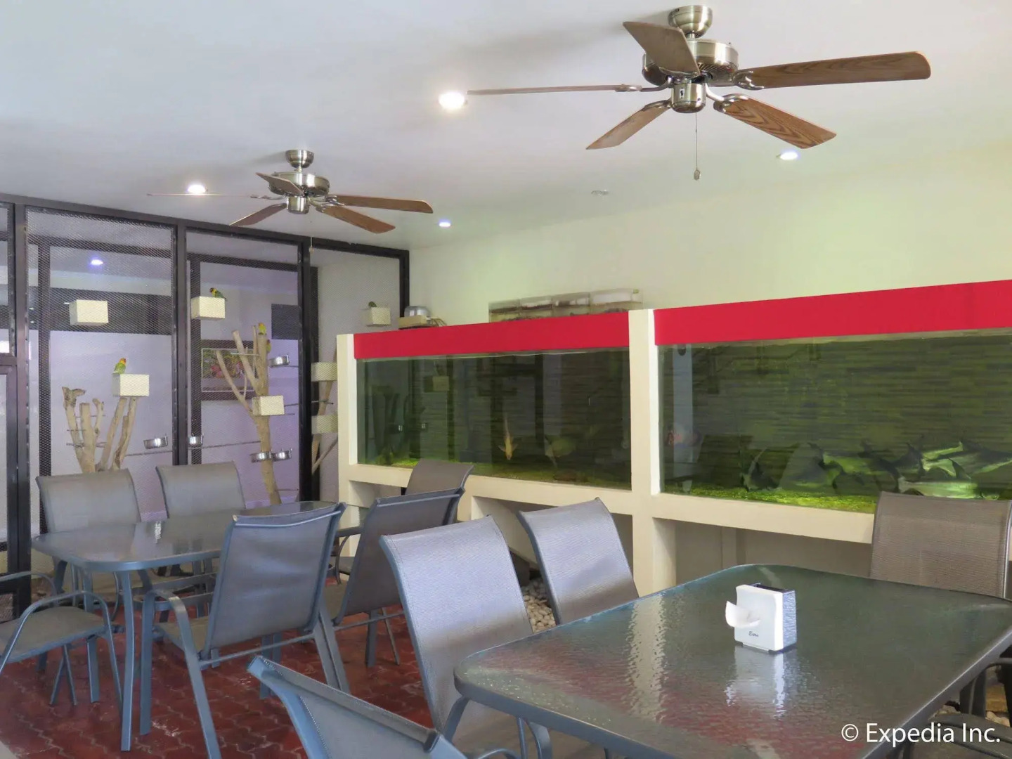 Royale House Hotel Davao powered by Cocotel