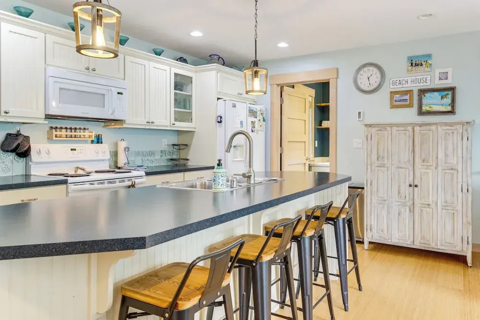 Steps to Beach: Home w/ Hot Tub in Oak Harbor!