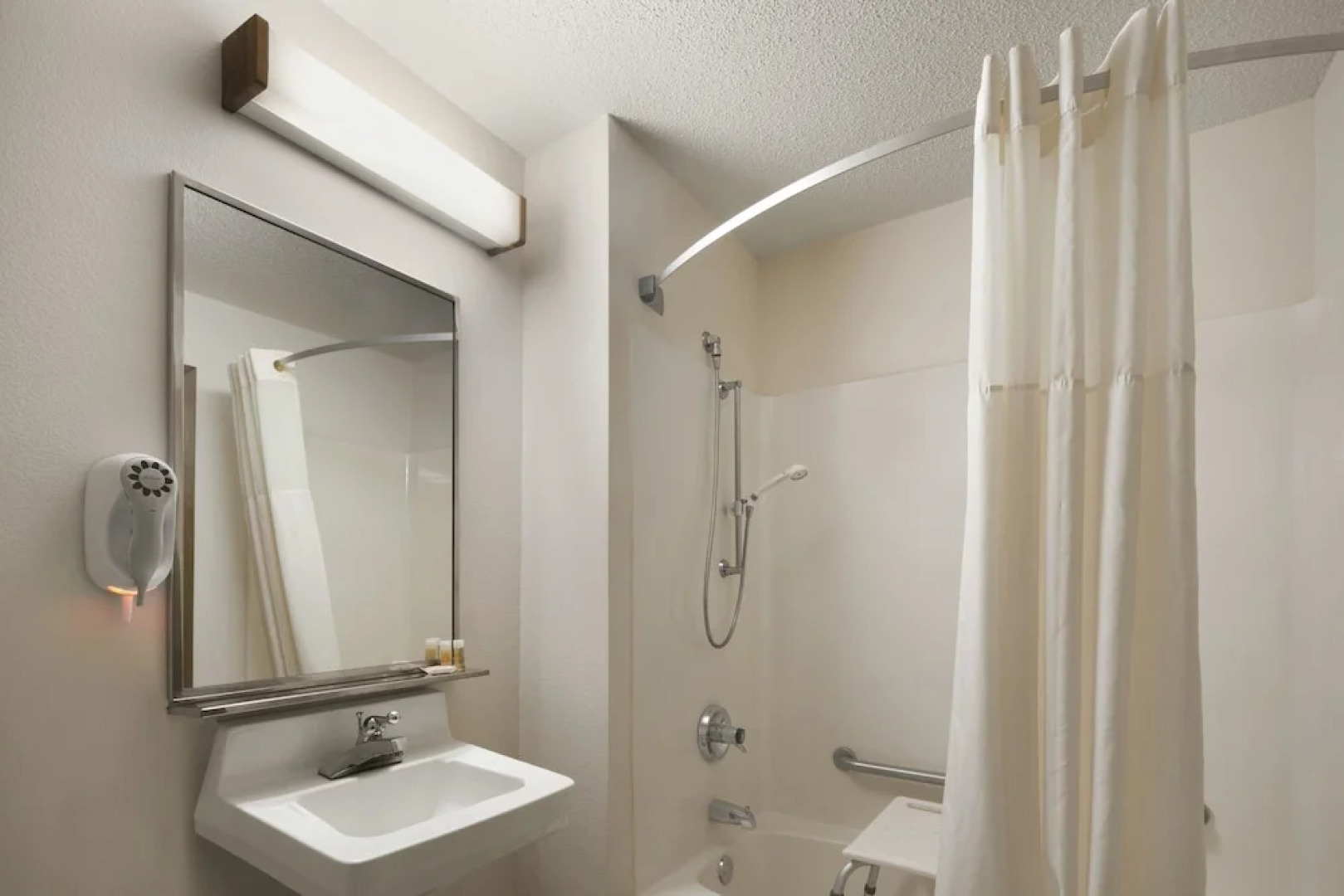 Days Inn By Wyndham Willmar