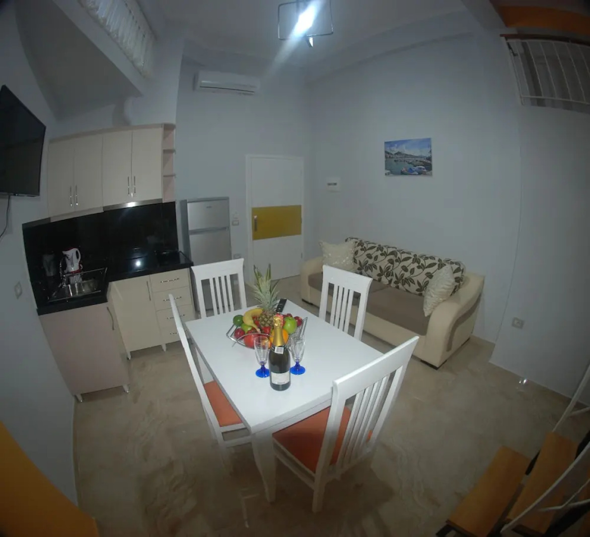 Crown Deluxe Apartments