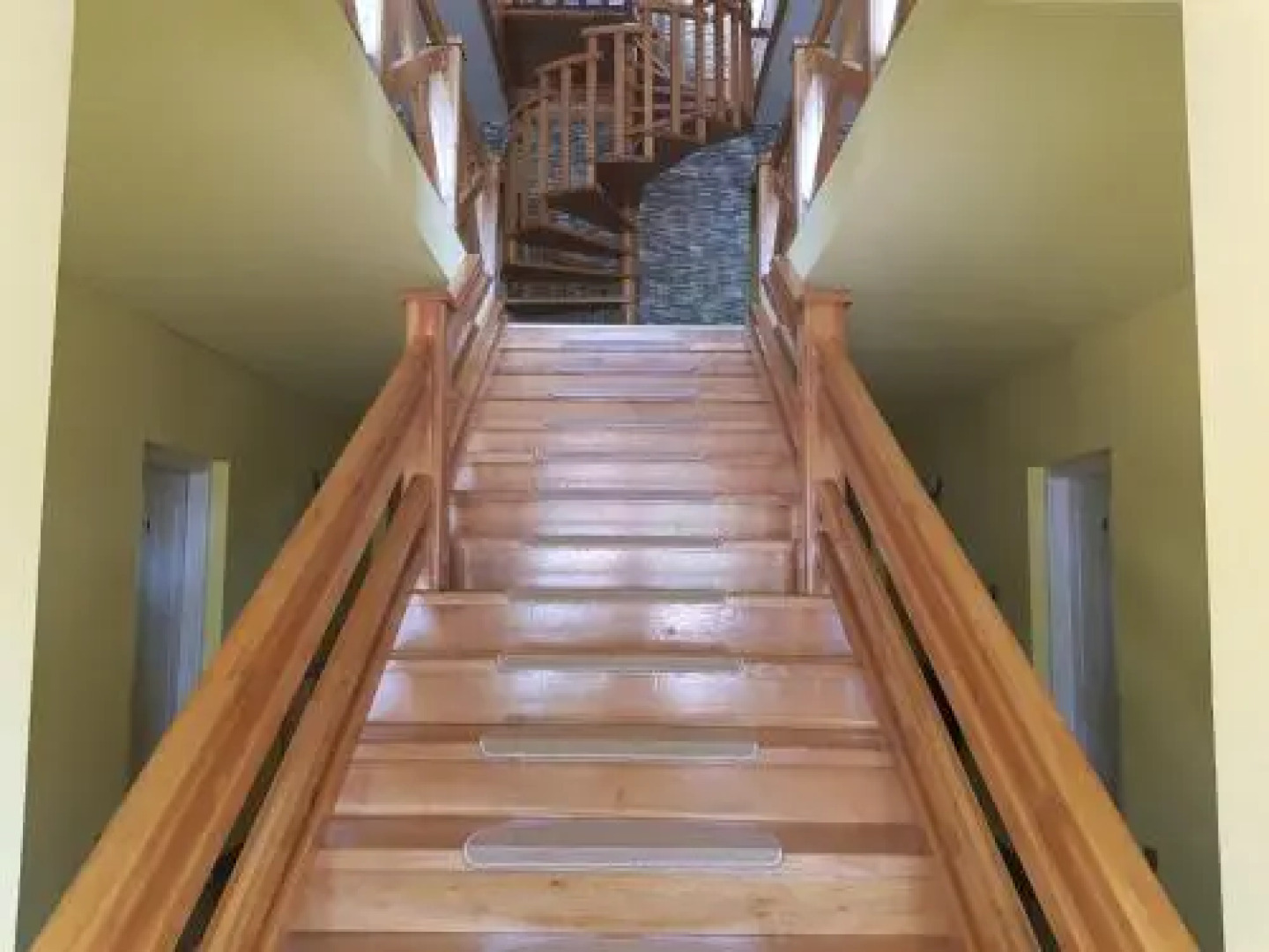 Raza Soarelui Pension