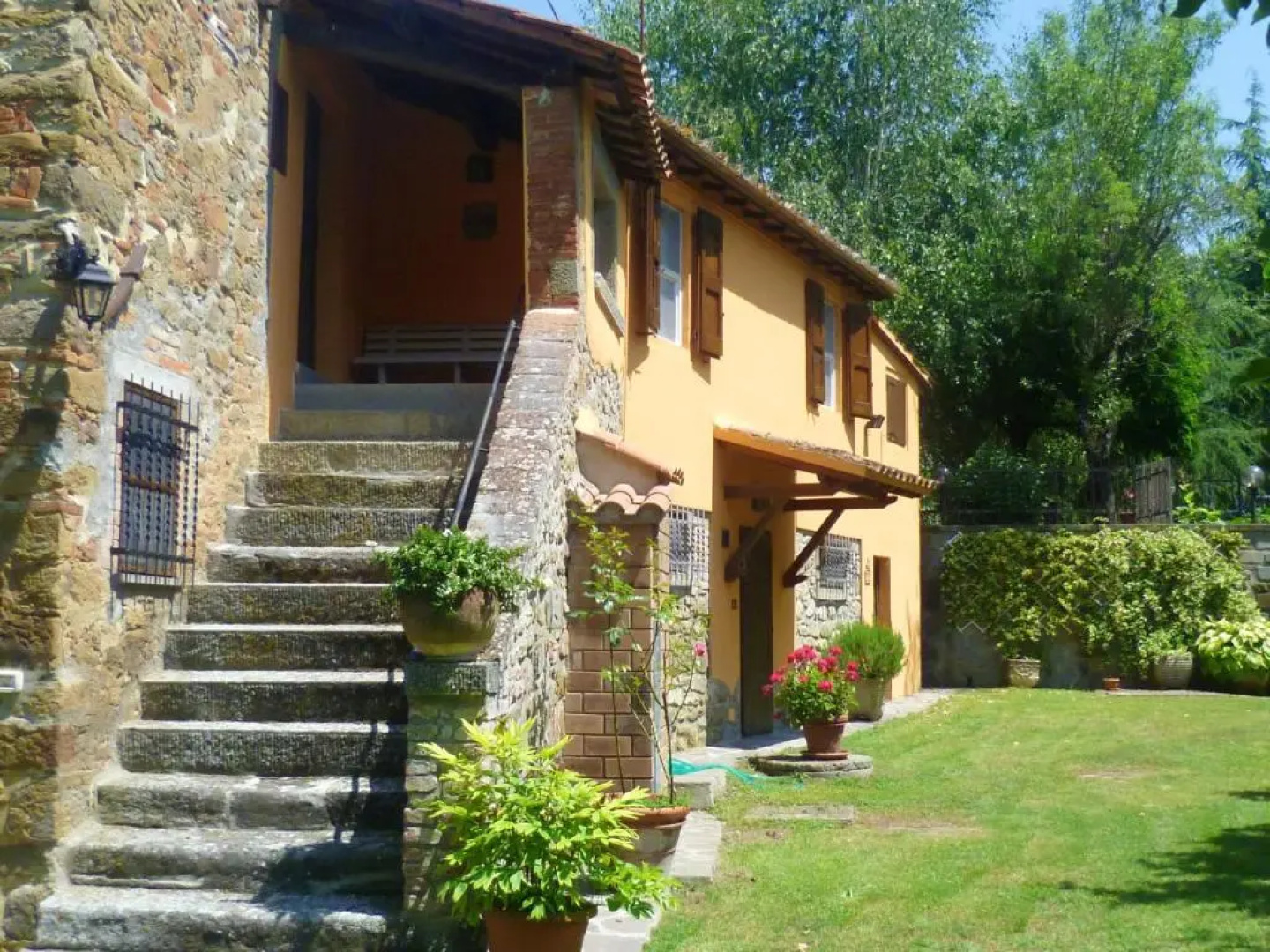 3 bedrooms villa with private pool enclosed garden and wifi at Tuoro sul Trasimeno 2 km away from the beach