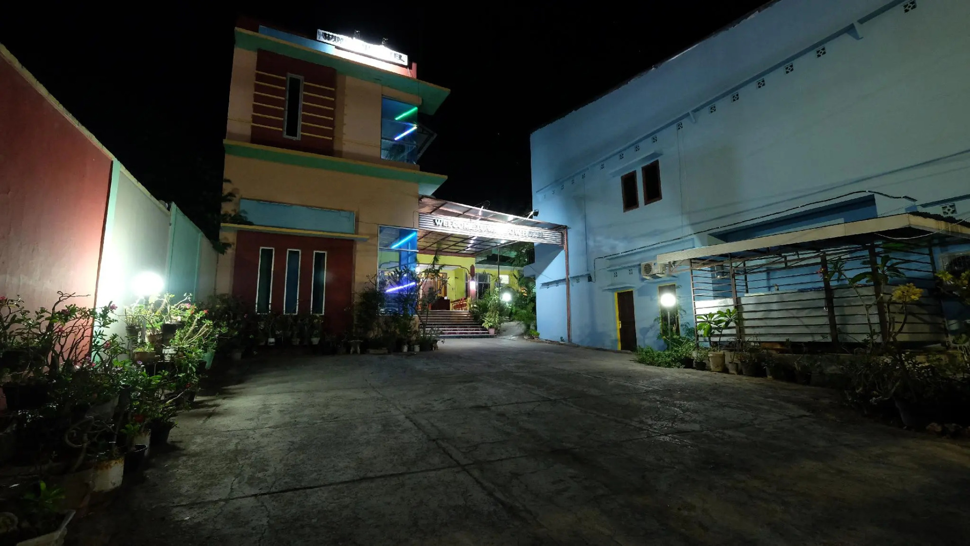 RedDoorz near Mangrove Forest Kupang