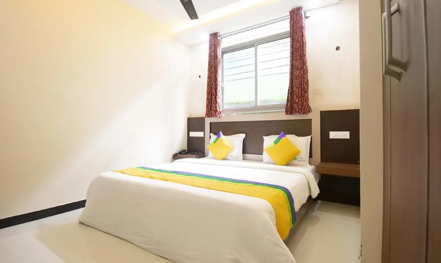 Treebo Trip Lumino Rainbow