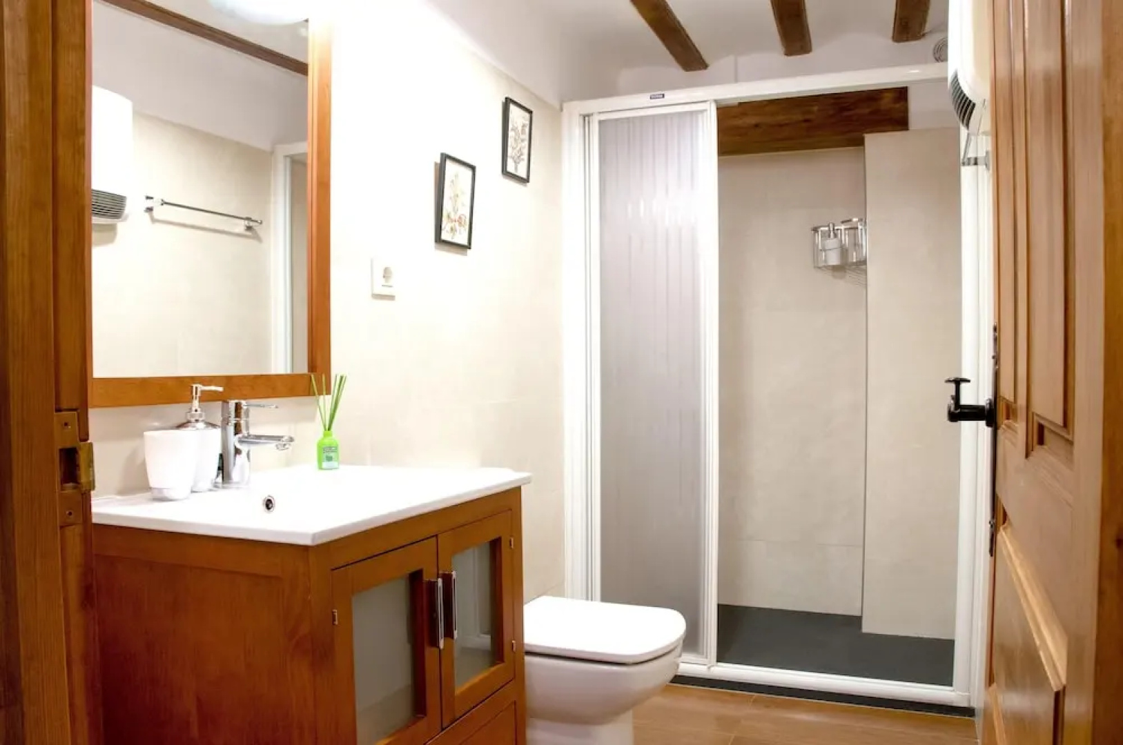 House With 4 Bedrooms in Anciles, With Wonderful Mountain View, Furnished Balcony and Wifi Near the Slopes