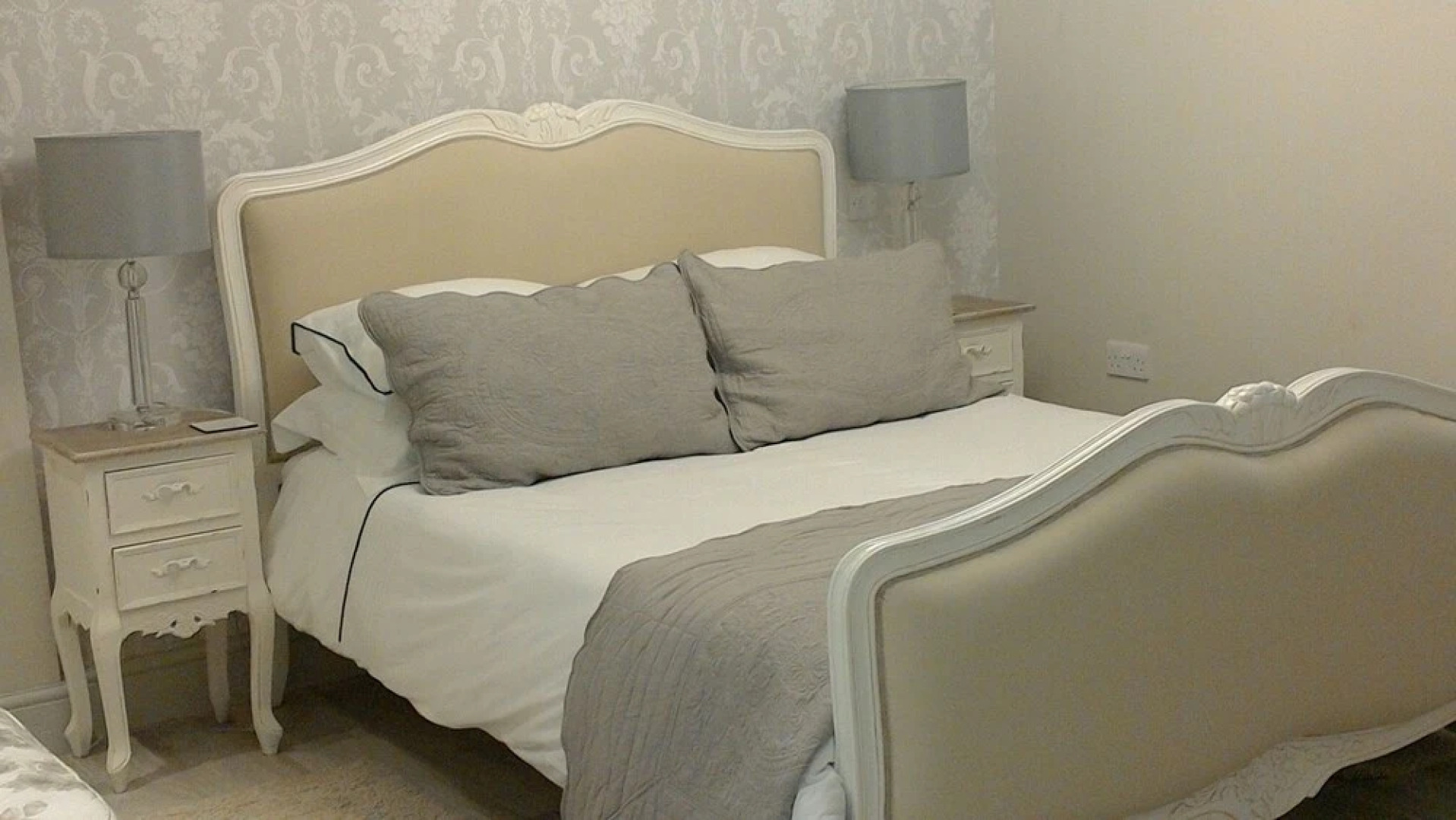 Whispering Cottages Bed and Breakfast