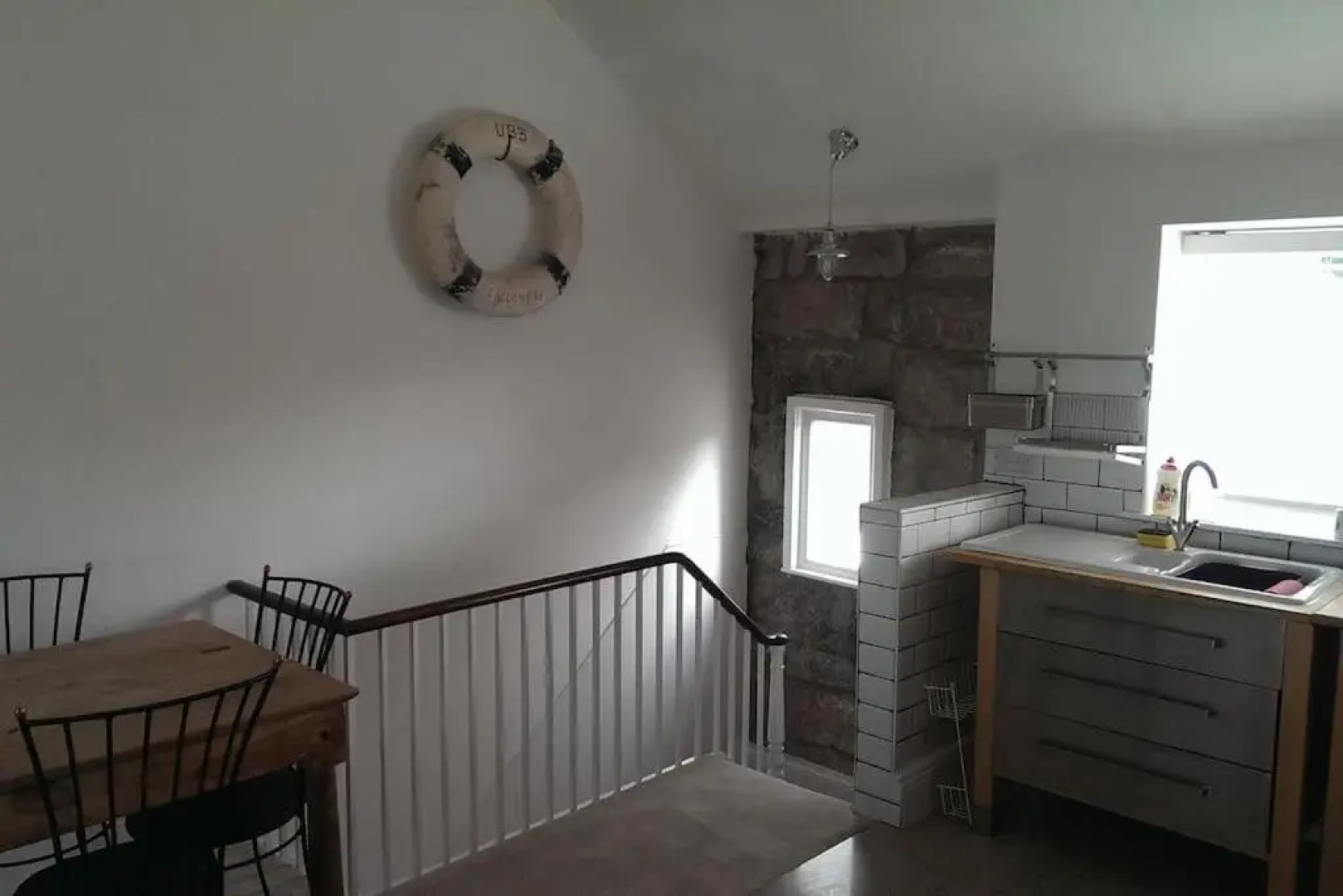 Seaviews oodles of charm sleeps 5 with guest beds