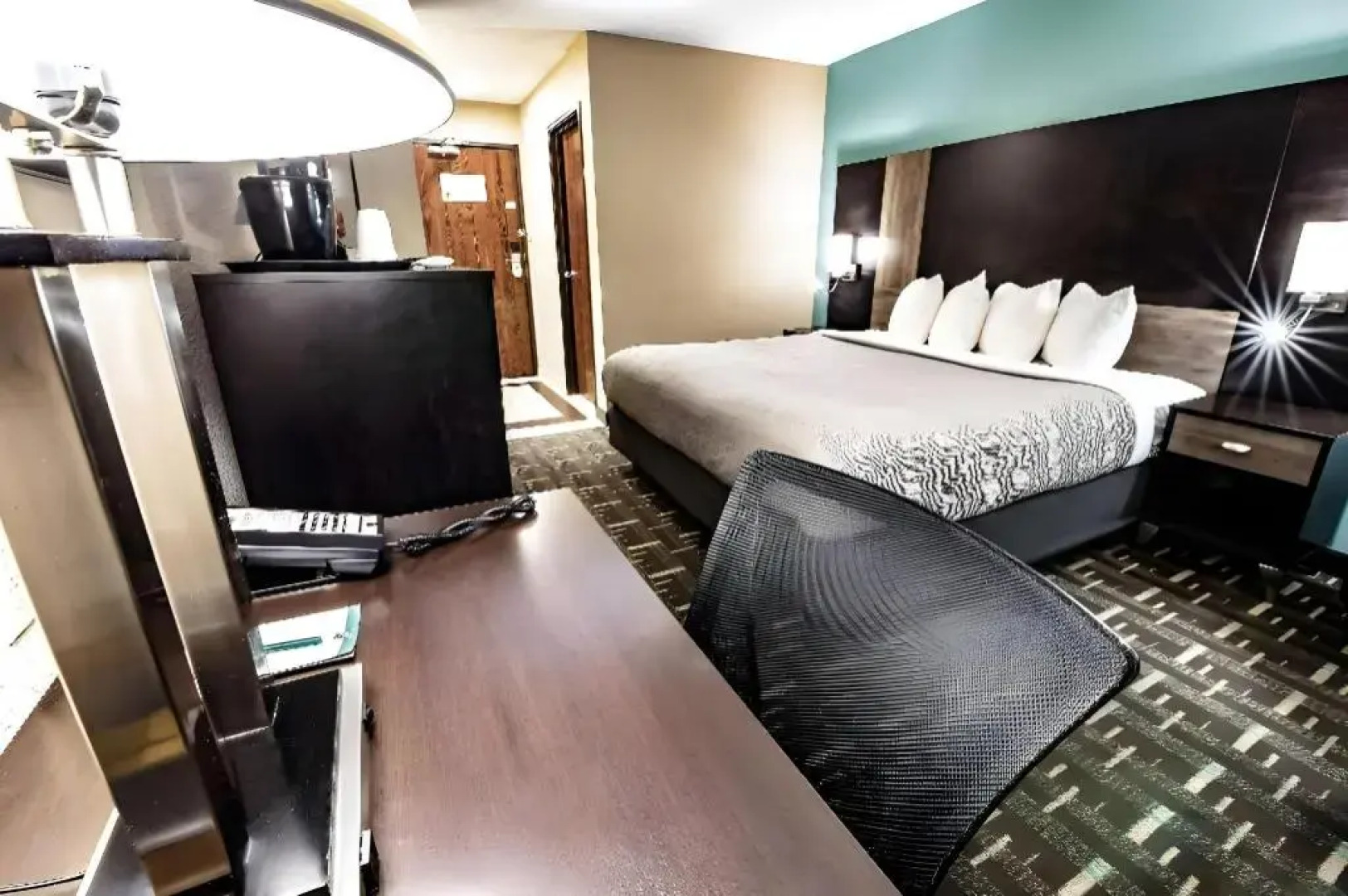 Quality Inn Galesburg near US Highway 34 and I-74