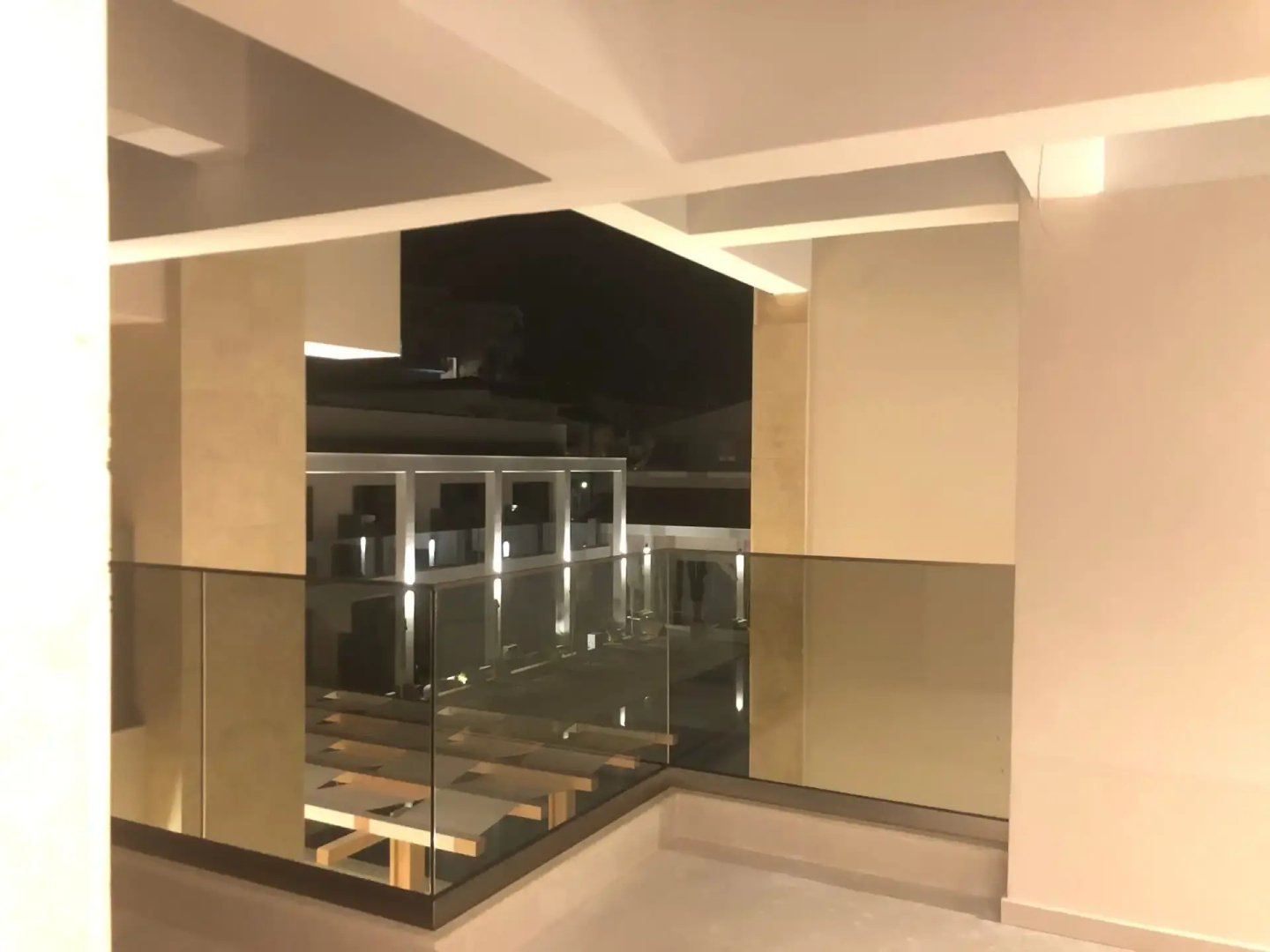 Mirror Hotel