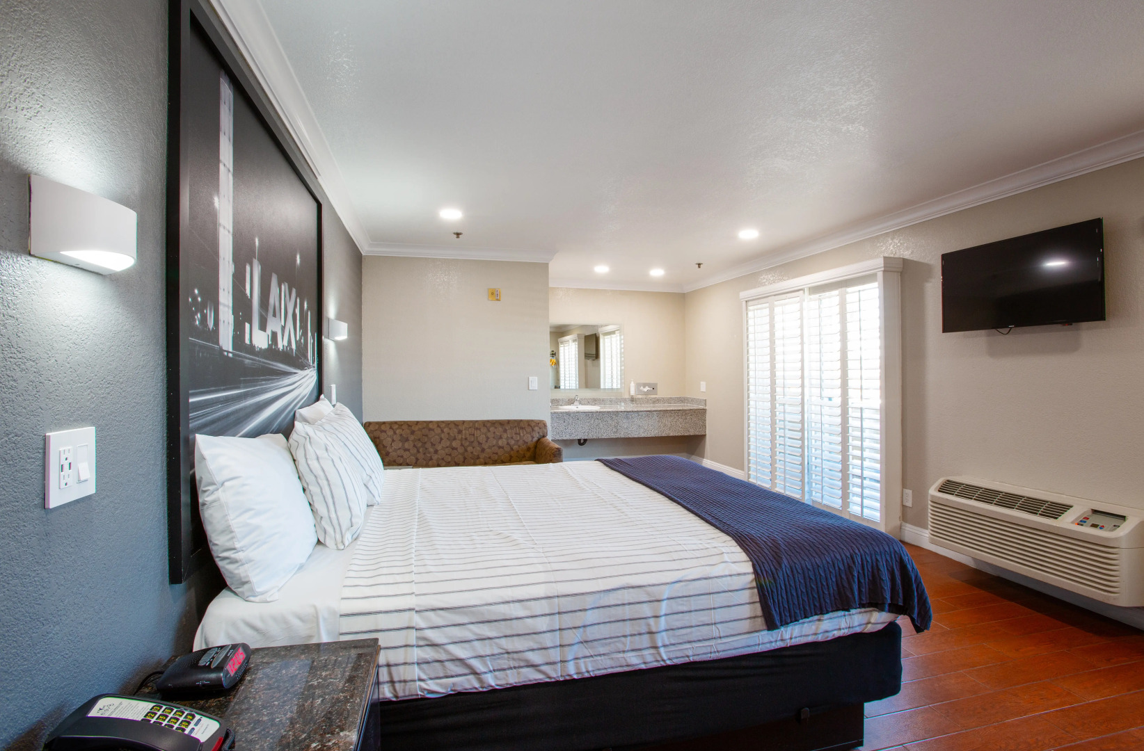 Elev8 Hotel Los Angeles LAX