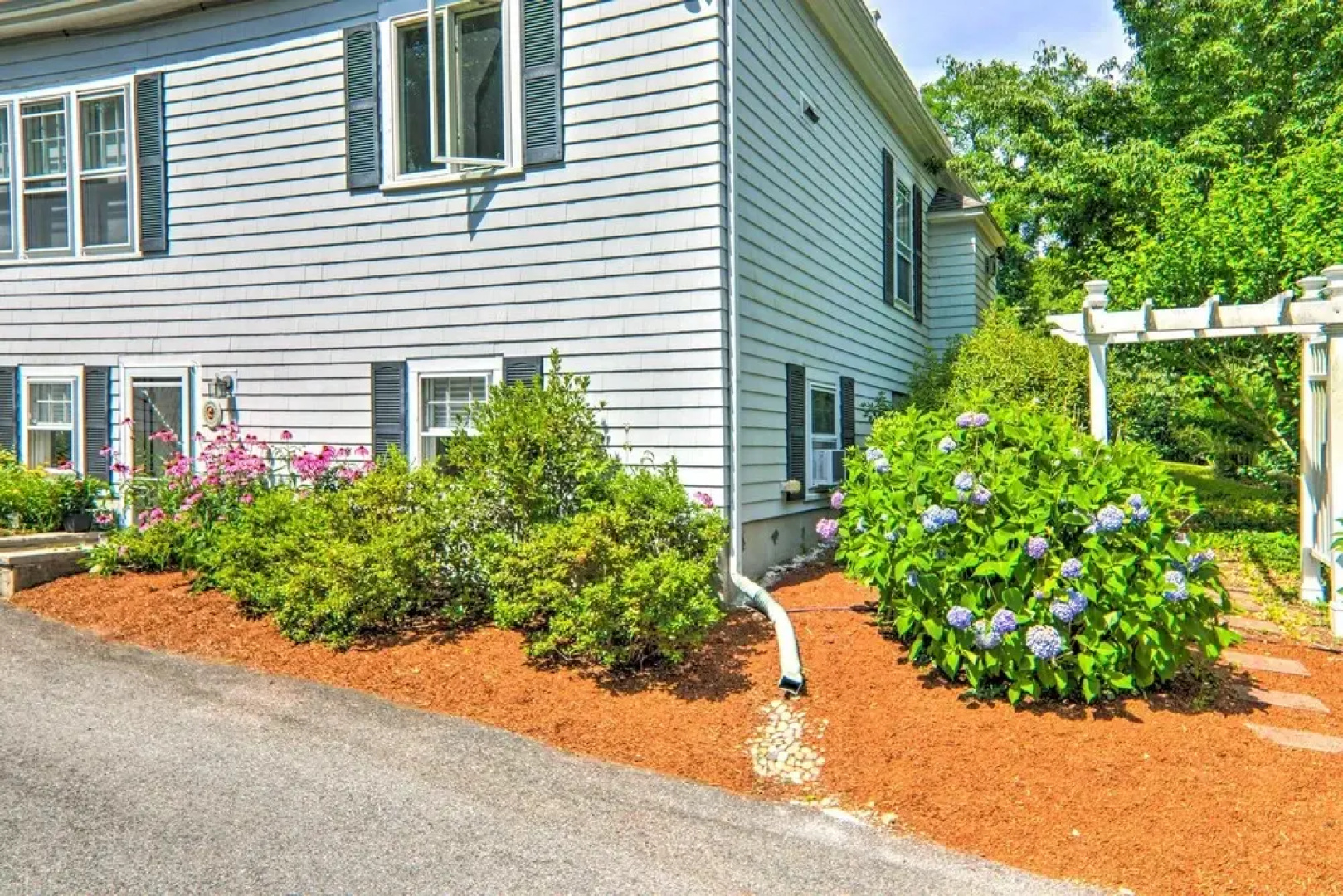 3 Mi to Bourne Scenic Park: Quaint Cape Cod Apt