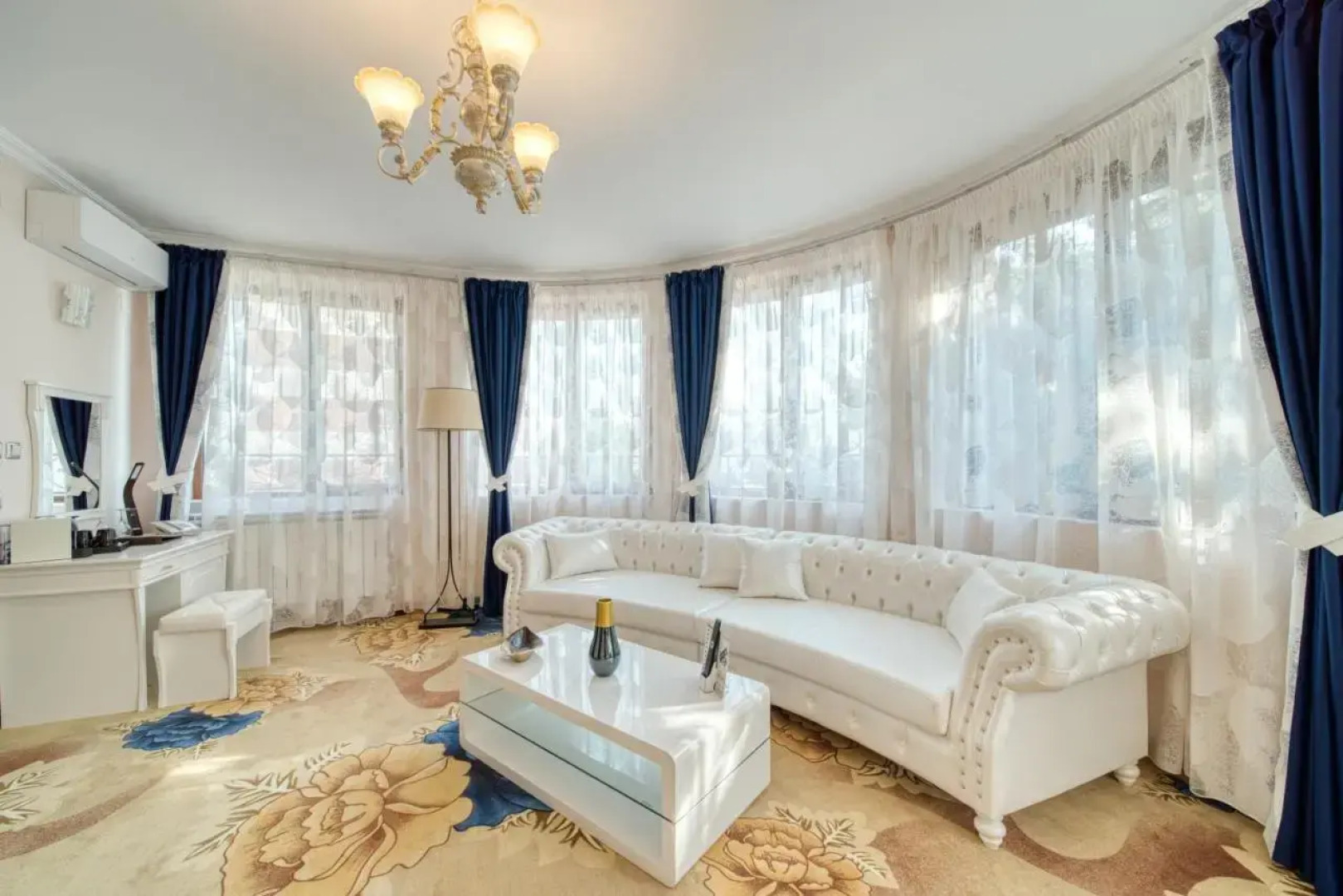 Residence Konstantina Palace