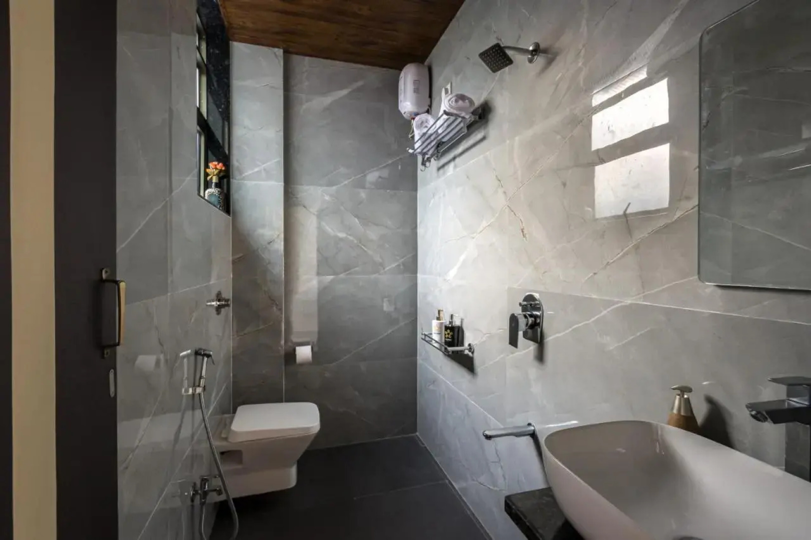 SaffronStays Casa Belleza, Kihim