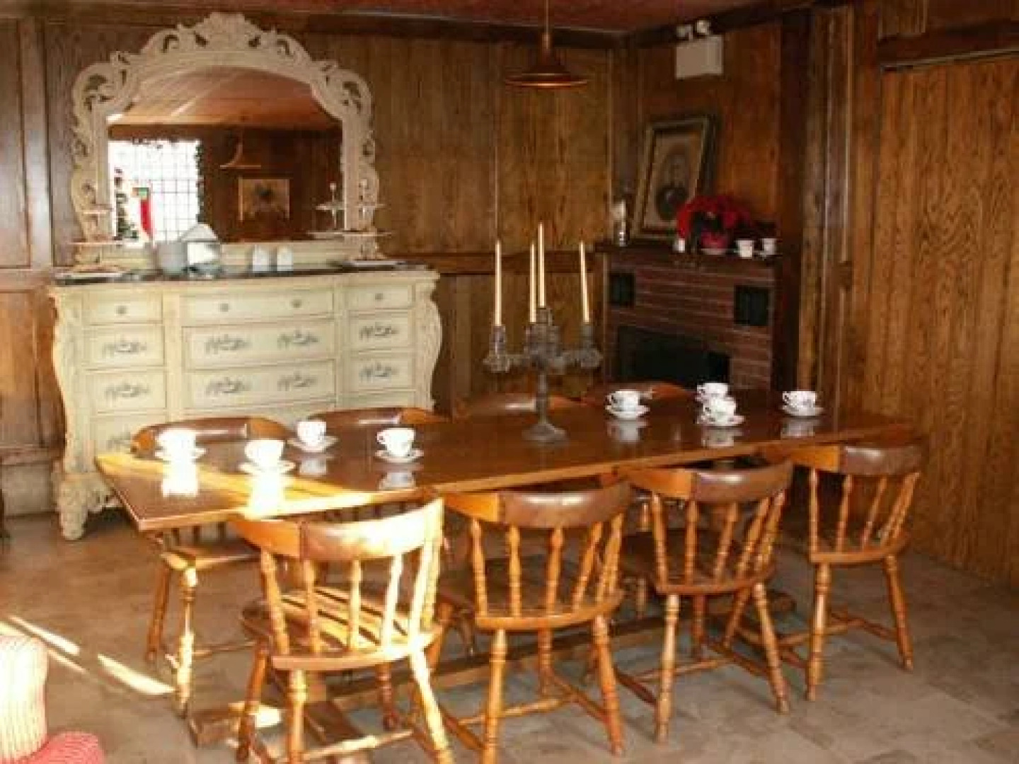 Loyalist Inn & Suites