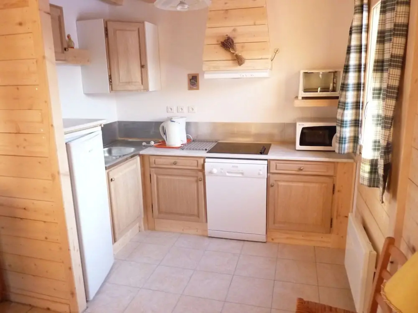 Wooden Chalet With a Washer, Near a Lake