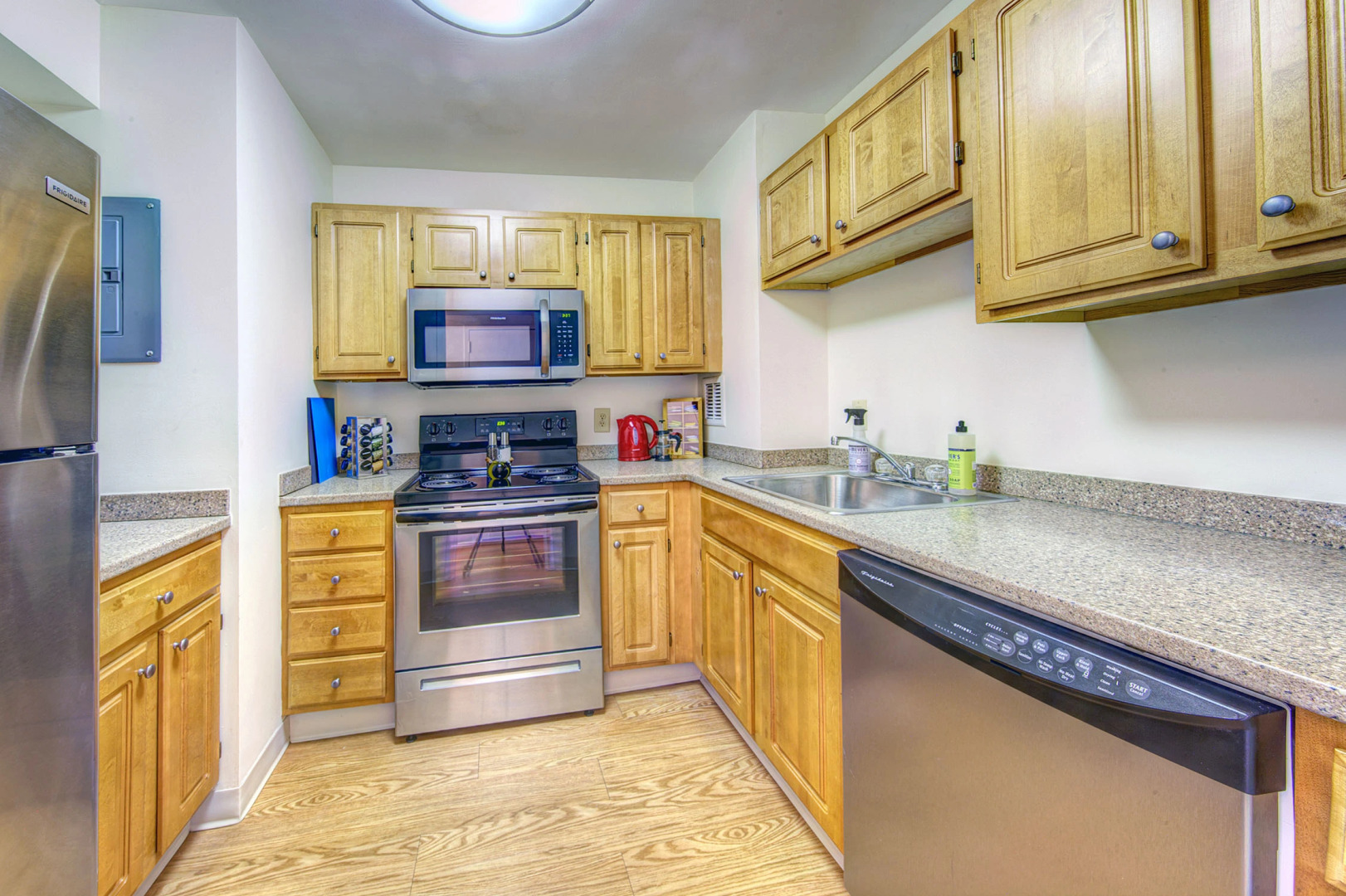 Beautiful, fully equipped, luxury condo!