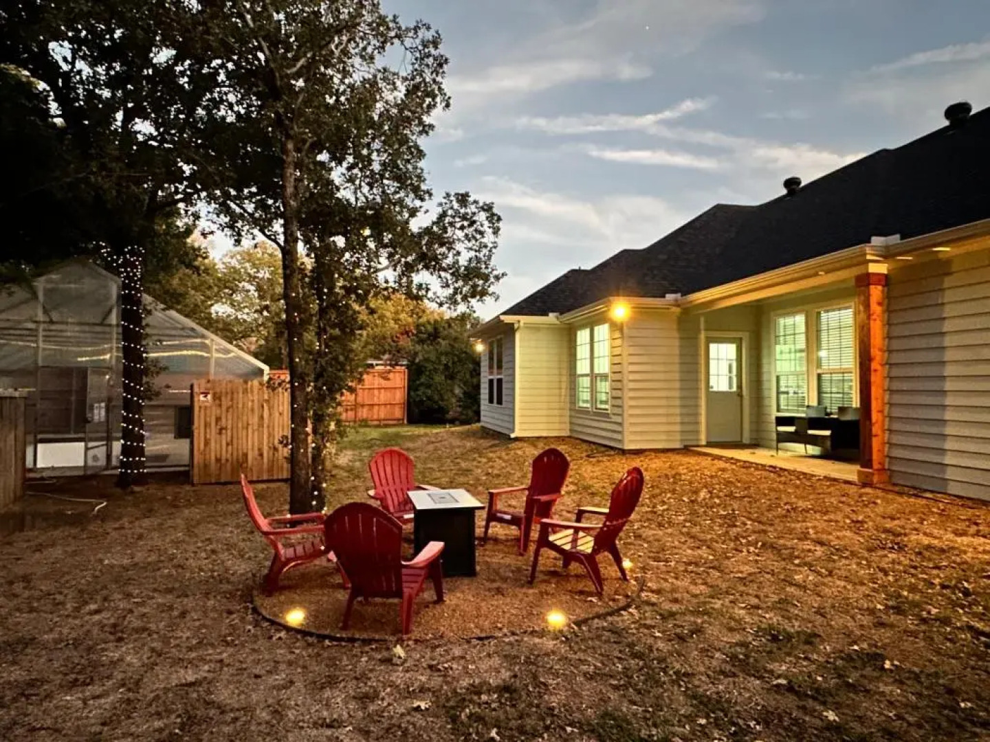 LakeDallasPoolHouse GREAT memories, near LAKE!