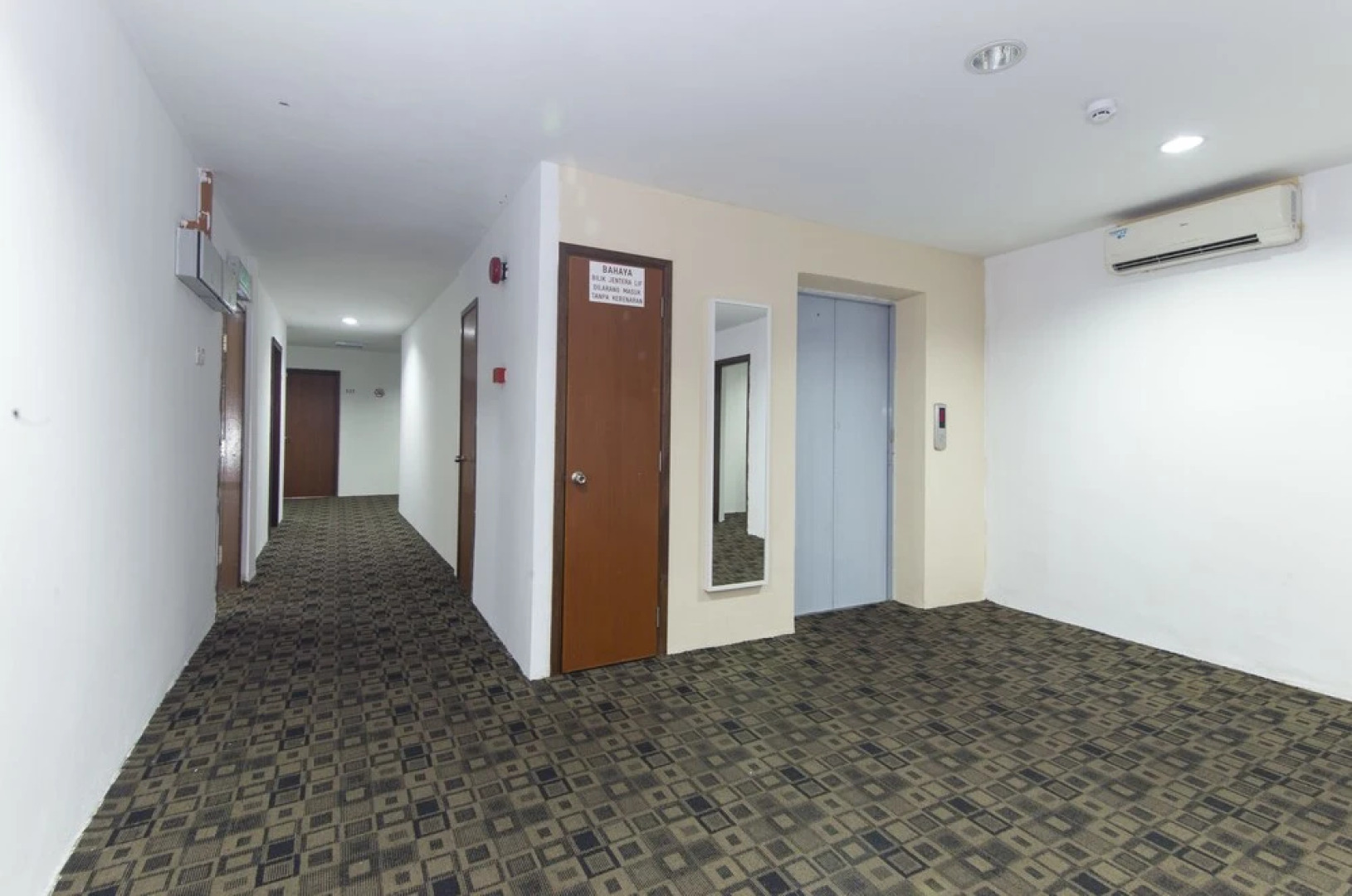 OYO 489 Pegasus Inn Hotel