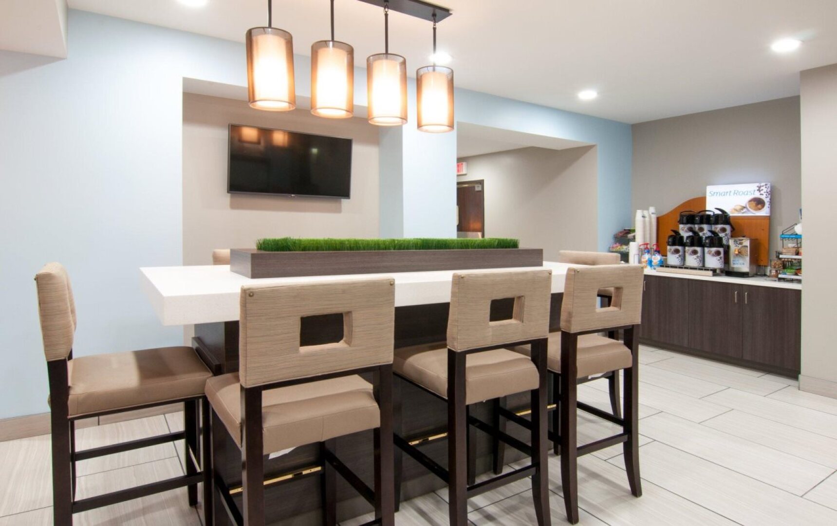 Holiday Inn Express Hotel & Suites Spence Lane by IHG