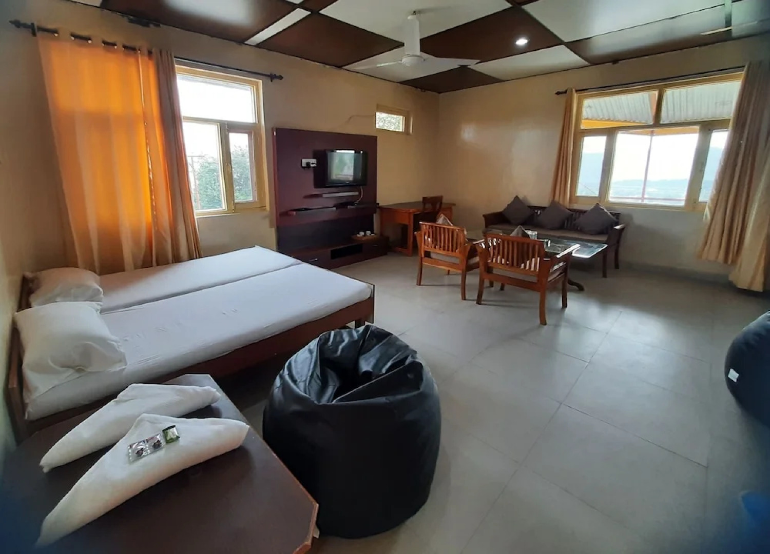 Pops Hotel and Restaurant