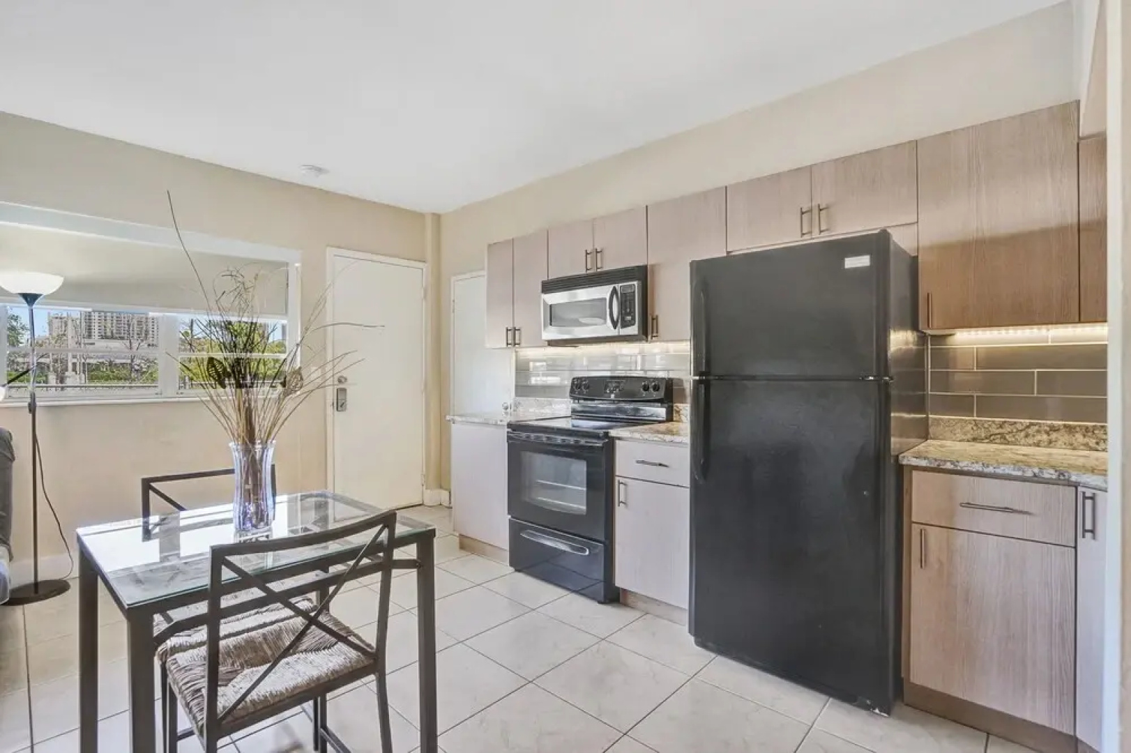 Gorgeous River-view Apartment Hallandale Beach :)