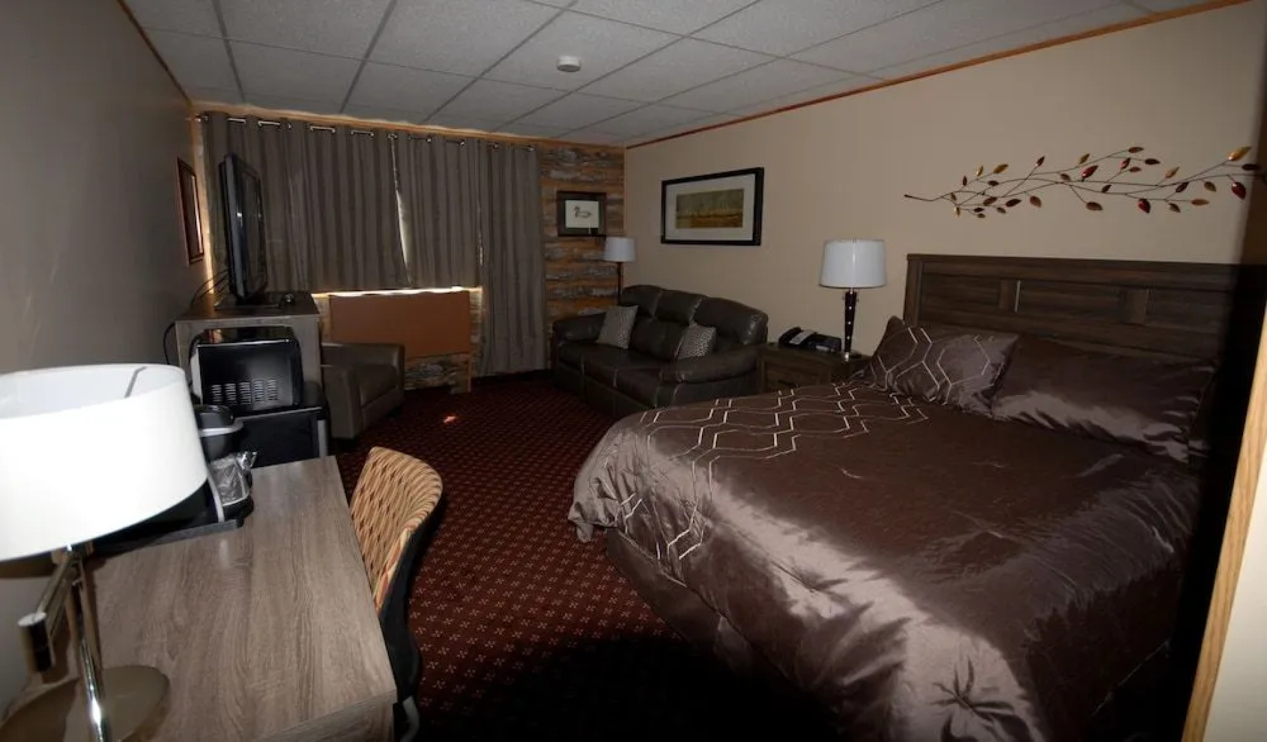 Pinewood Motor Inn