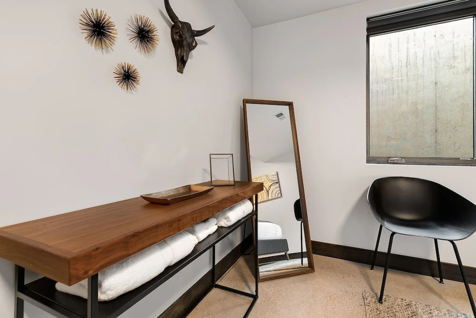 Relaxing in Paradise W Private Roof Top Deck!!