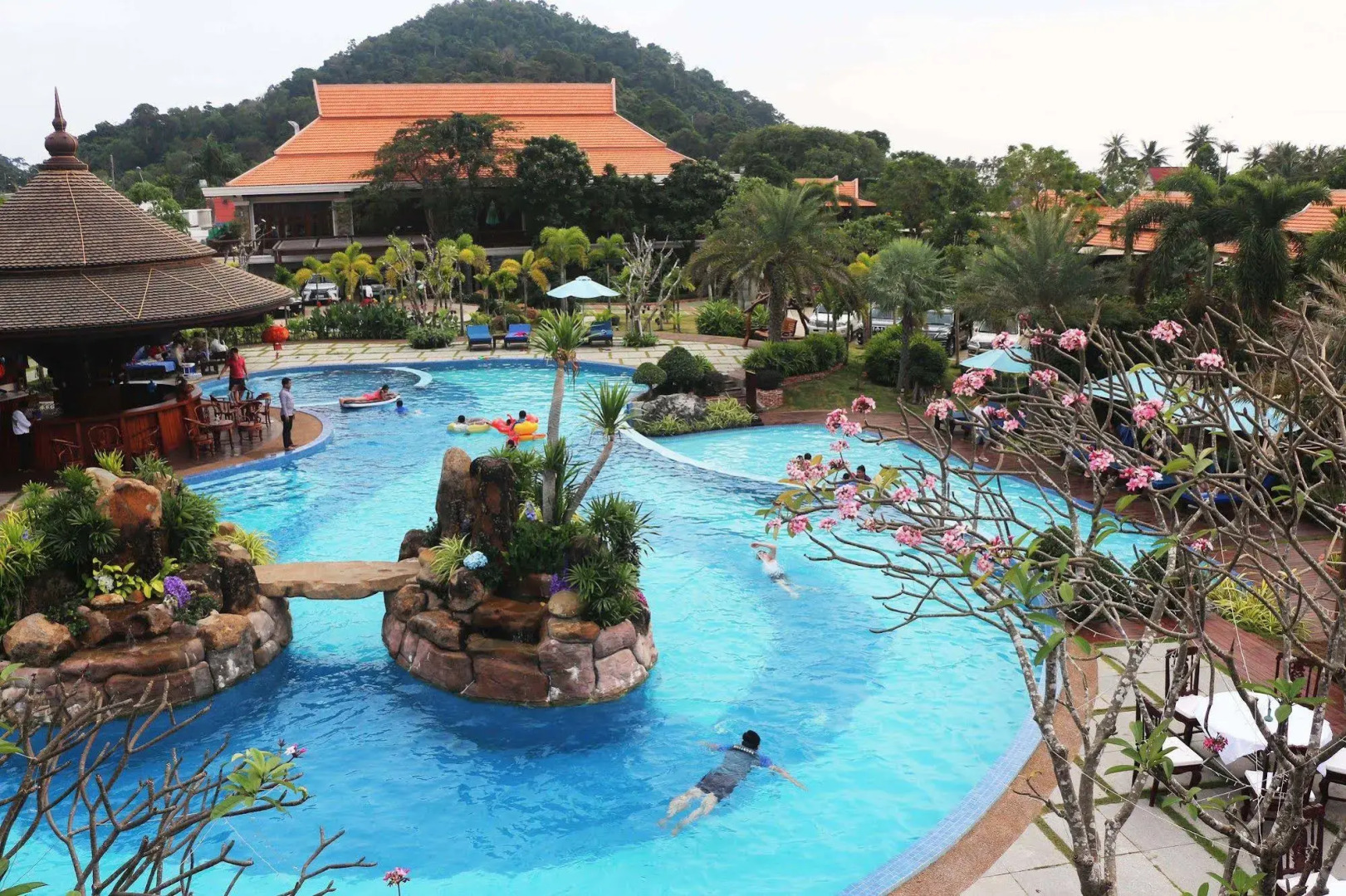 Try Palace Resort & Spa