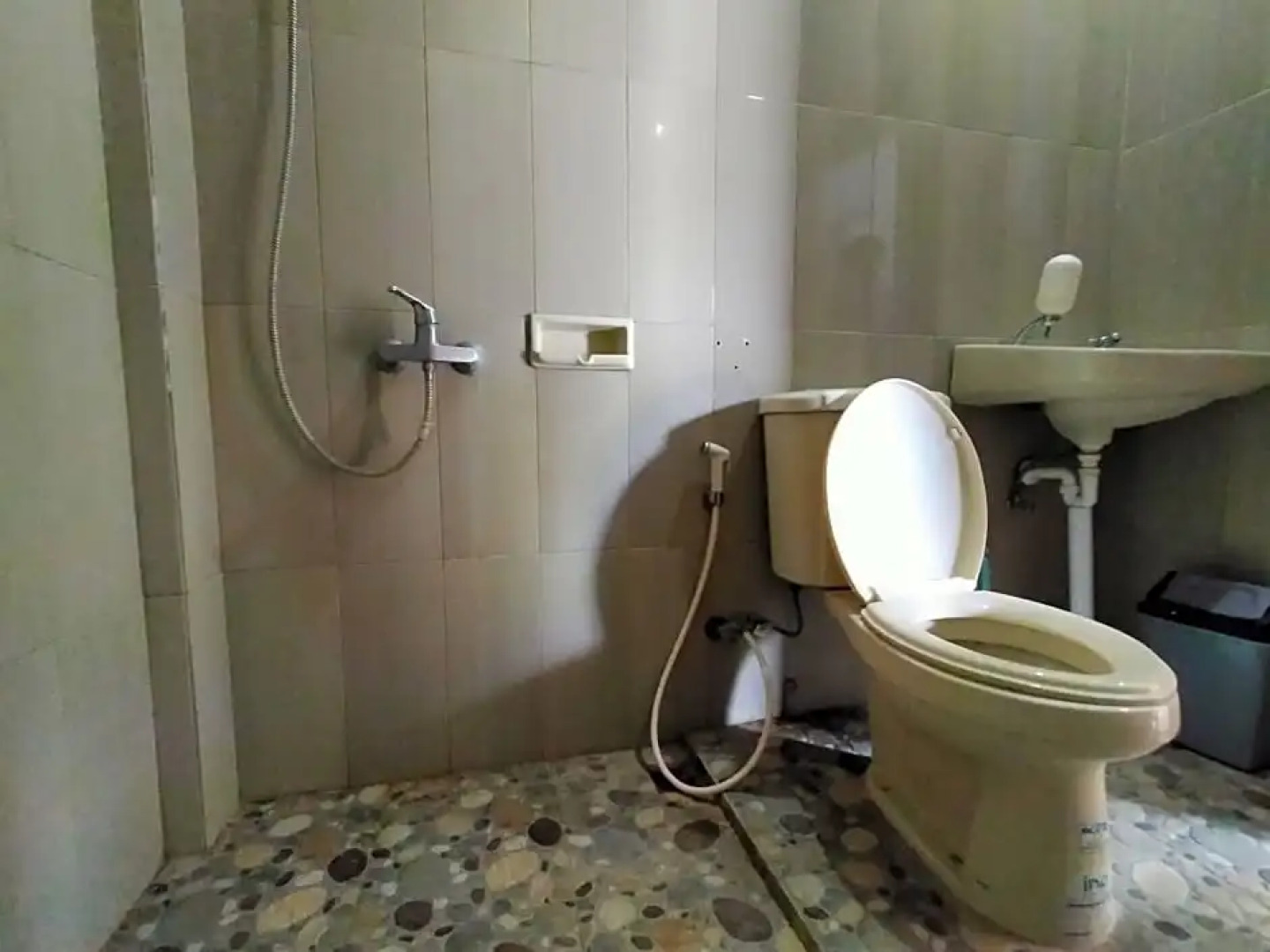 RedDoorz @ Sunset Resort Bau Bau