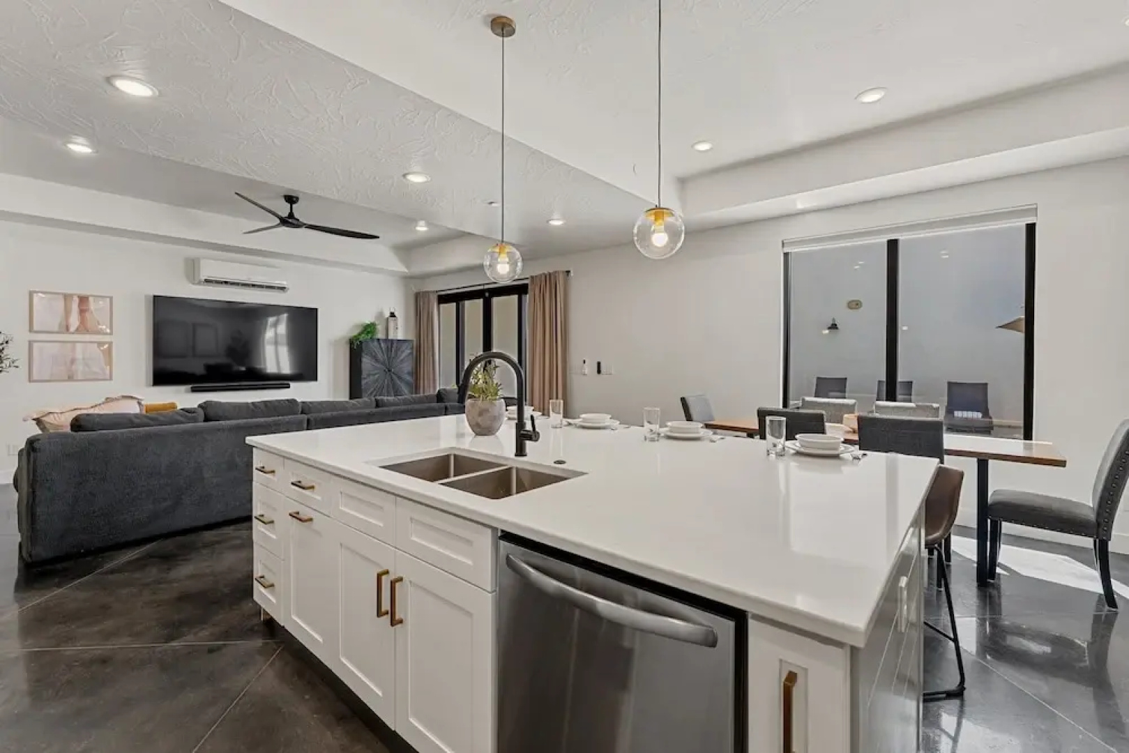 Desert Jewel With Private Gym And Pool 4 Bedroom Townhouse