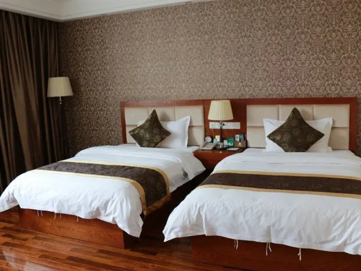 Qingtian Boutique Hotel (Zhaotong Fengxia Road)