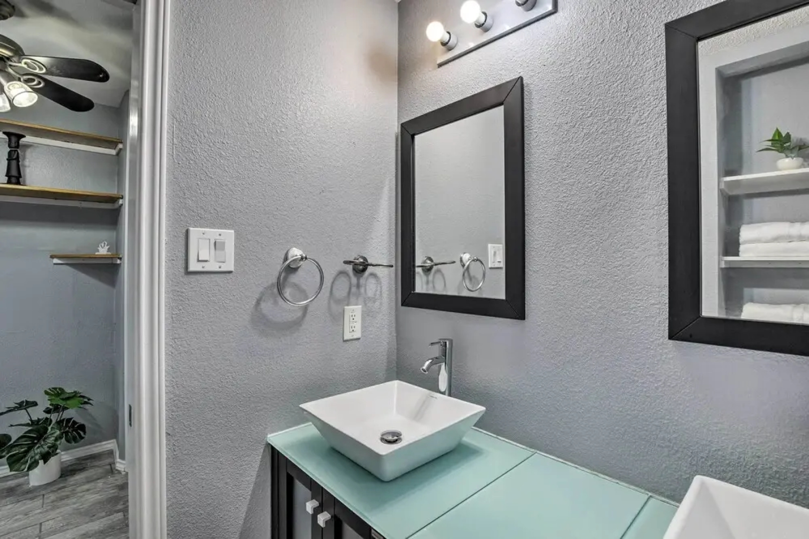 Sleek Rockwall Home Near Dtwn Dallas & Lake!