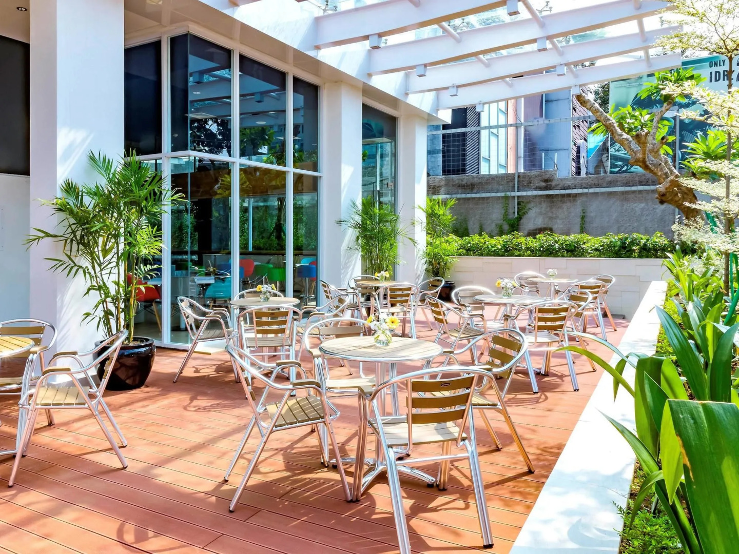 Deka Hotel Surabaya HR Muhammad