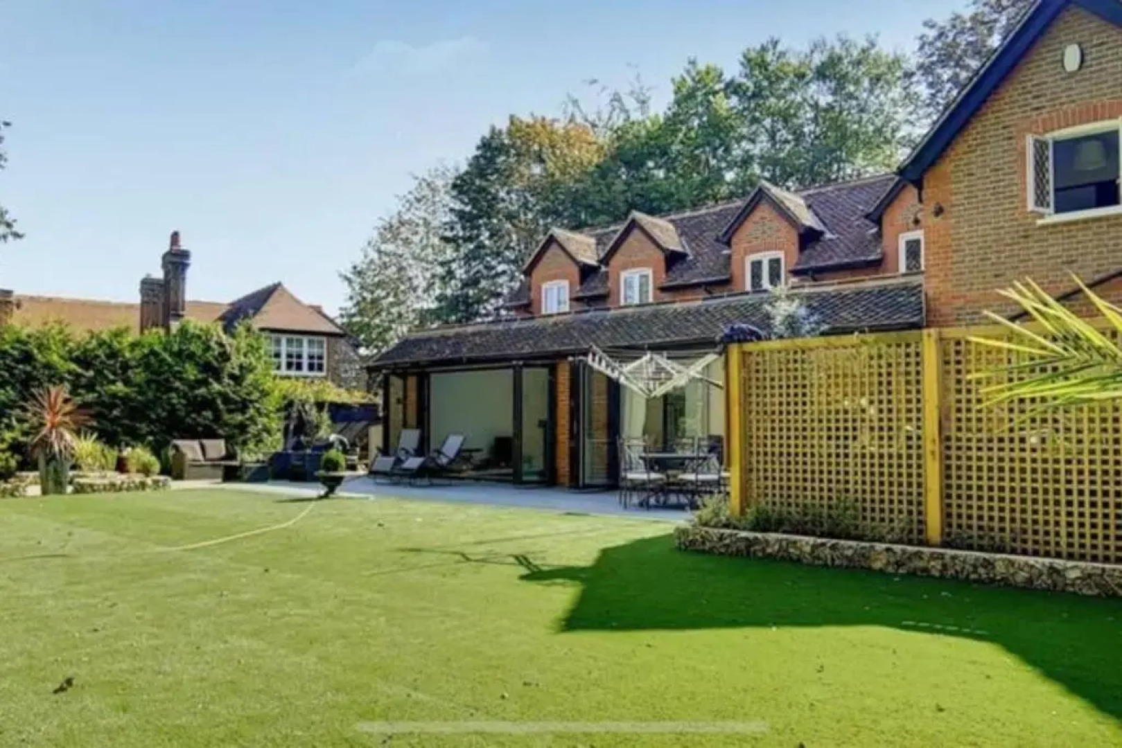 Hidden Gem! Luxury 5 Bed Near Warner Bros Studios