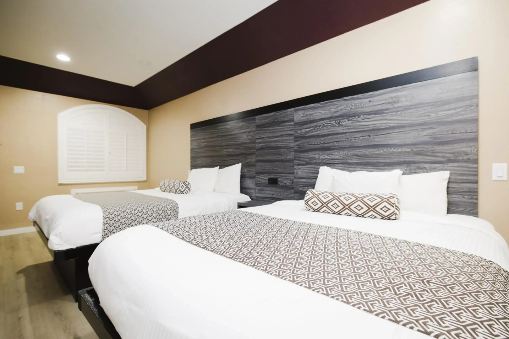 Sapphire Inn & Suites