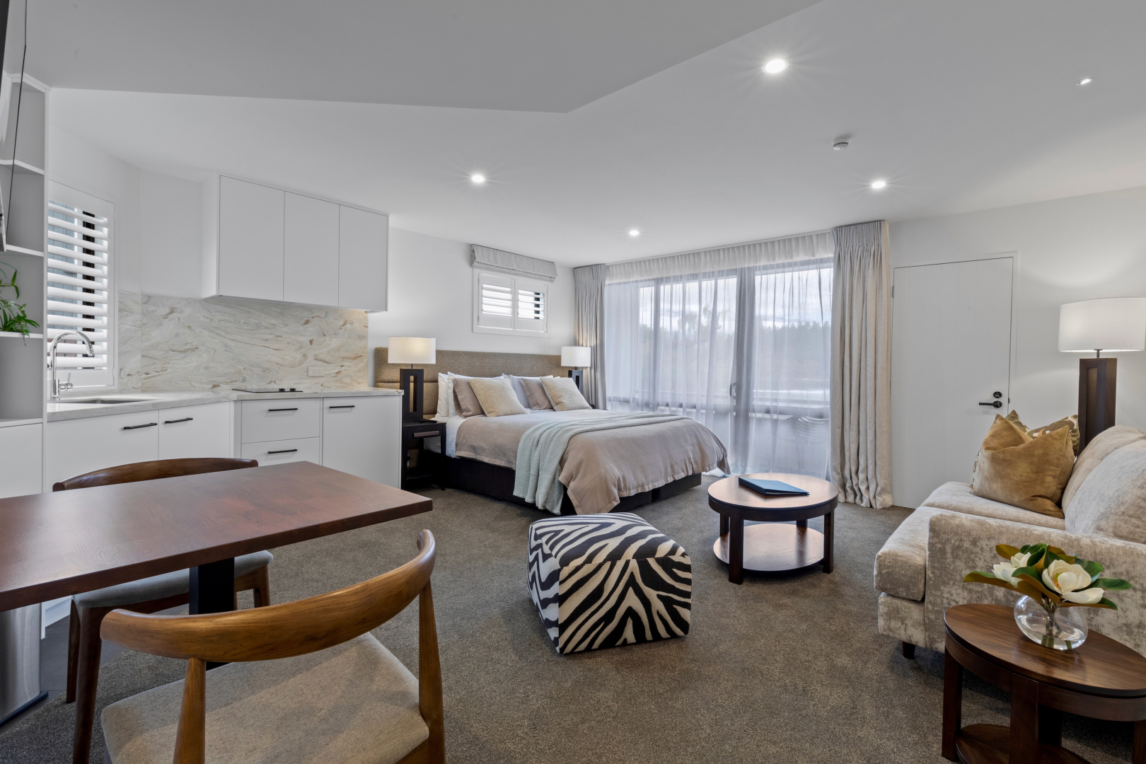 Queenstown House Luxury Lakeside Apartments