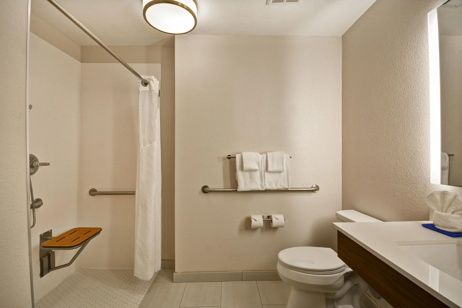 Holiday Inn Express Hotel & Suites River Park by IHG