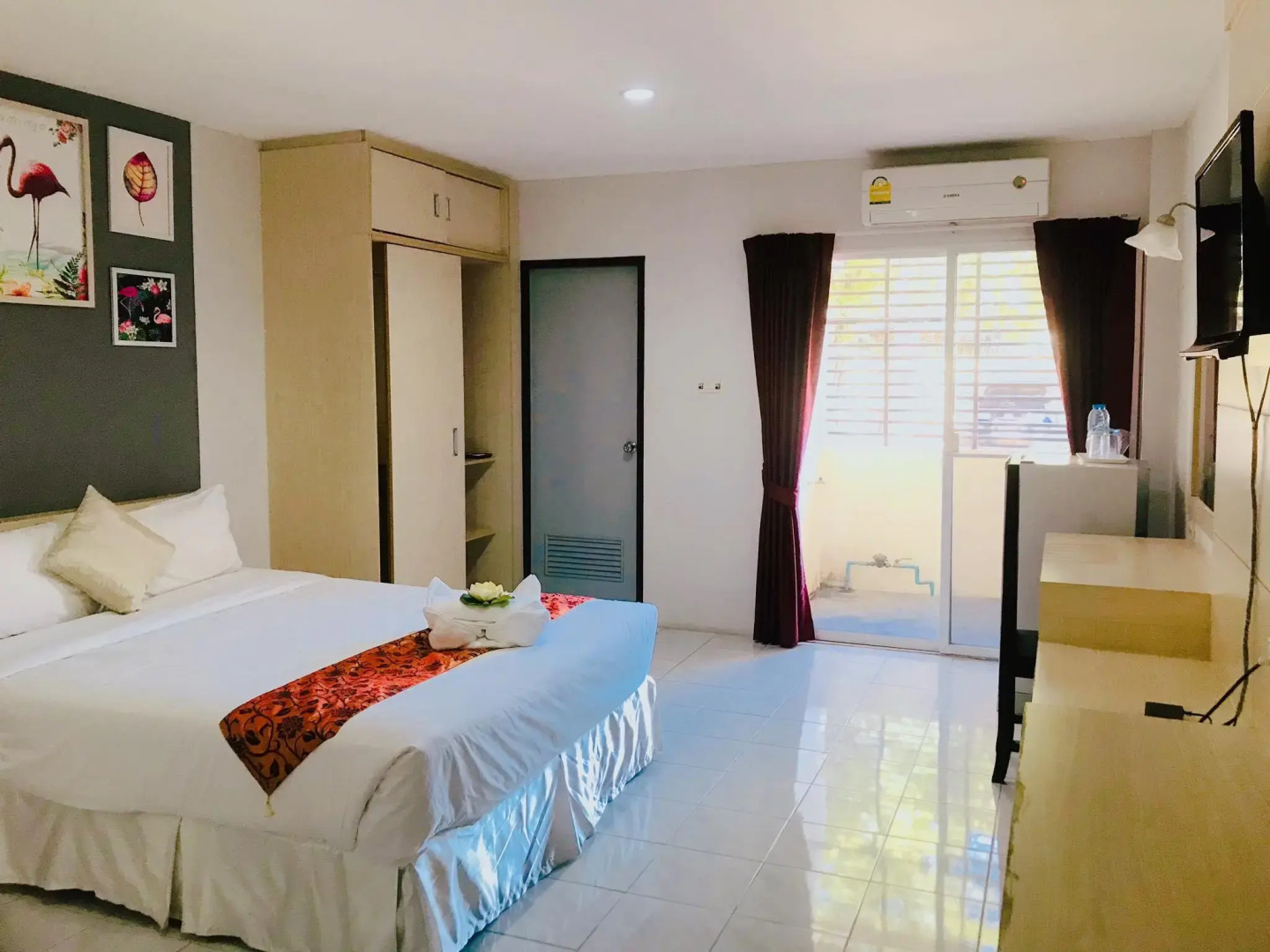 Grand ESIE Service Apartment