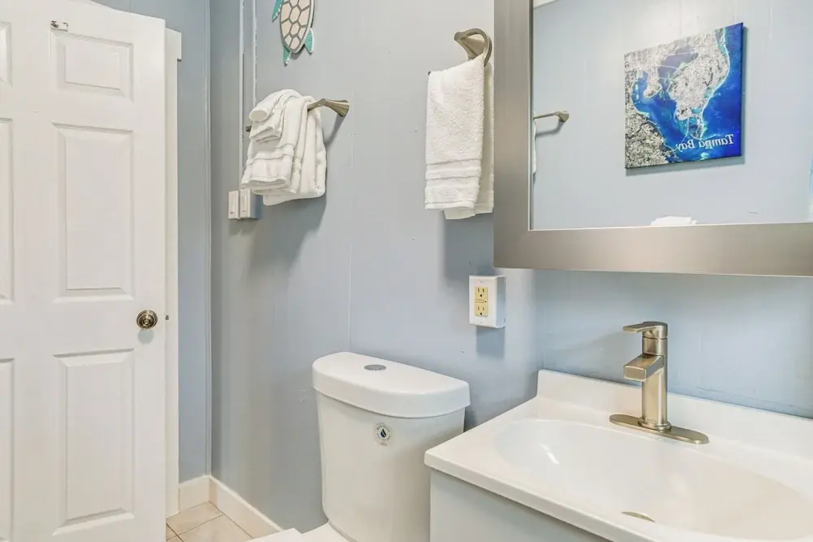 Walk to Manatee River: Palmetto Unit w/ Sunroom