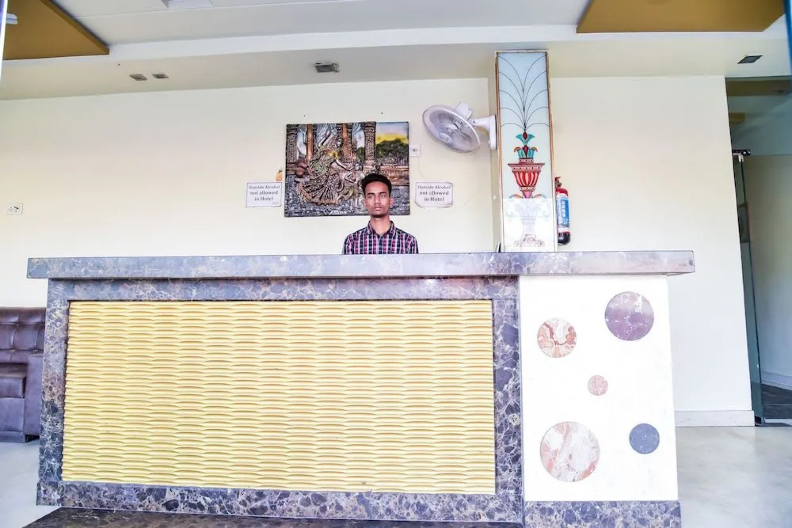 OYO 25127 Hotel Metro Palace