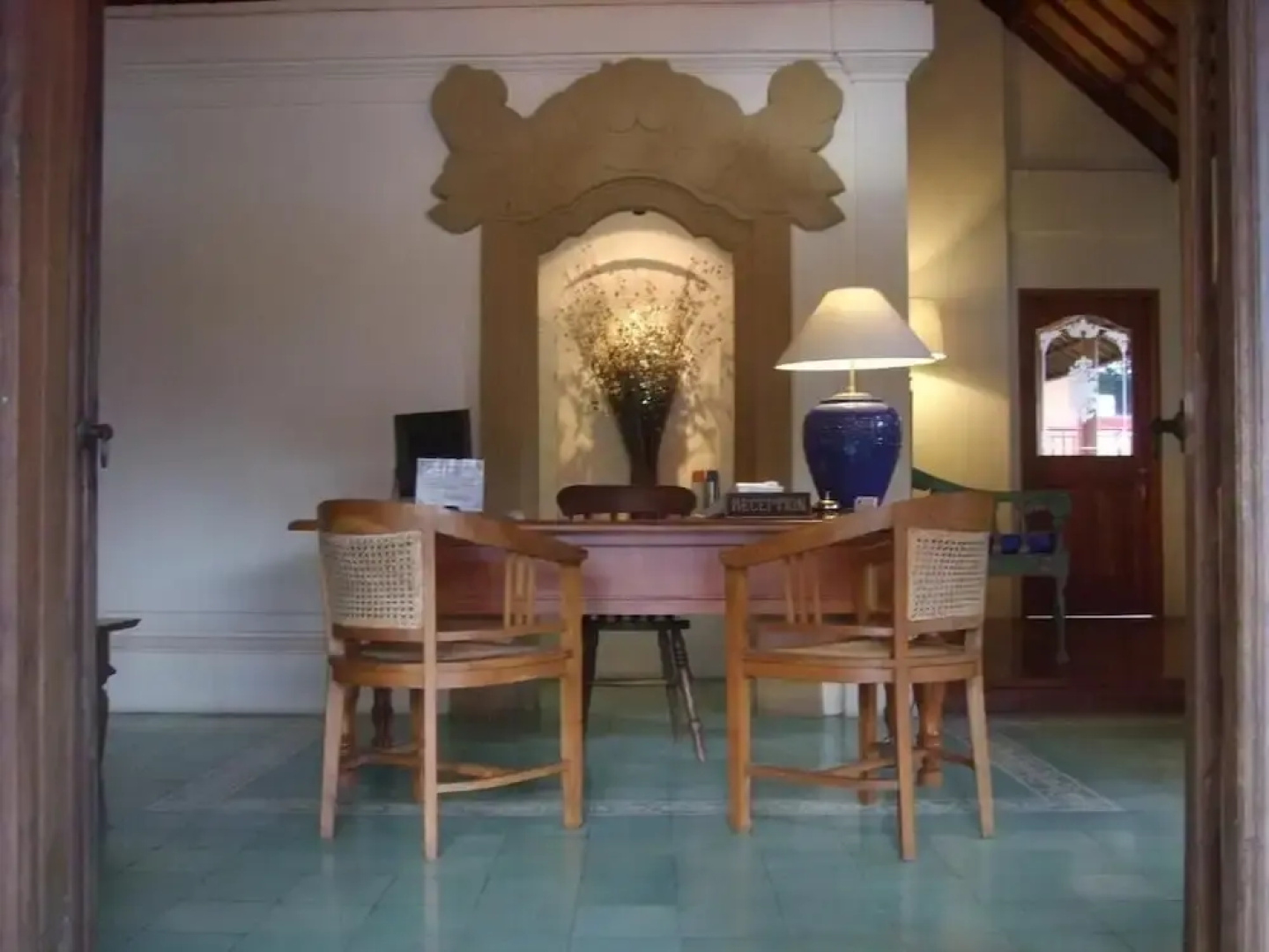 Strawberry Hill Hotel & Restaurant