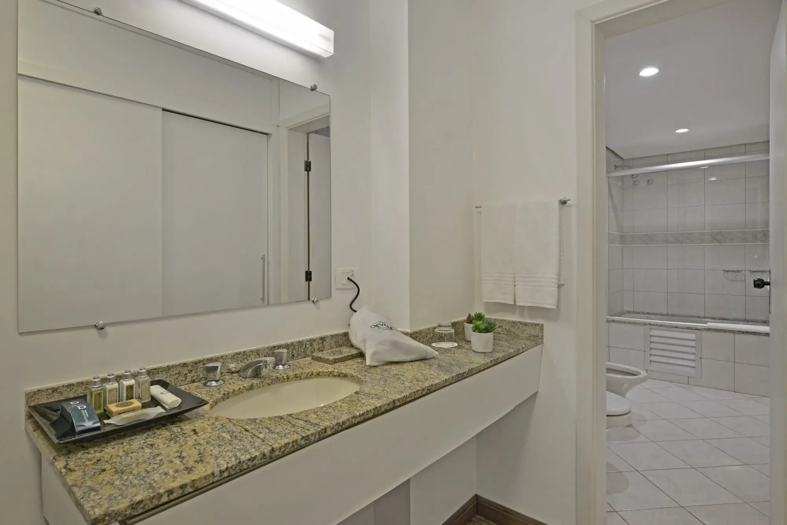 Hotel Deville Curitiba