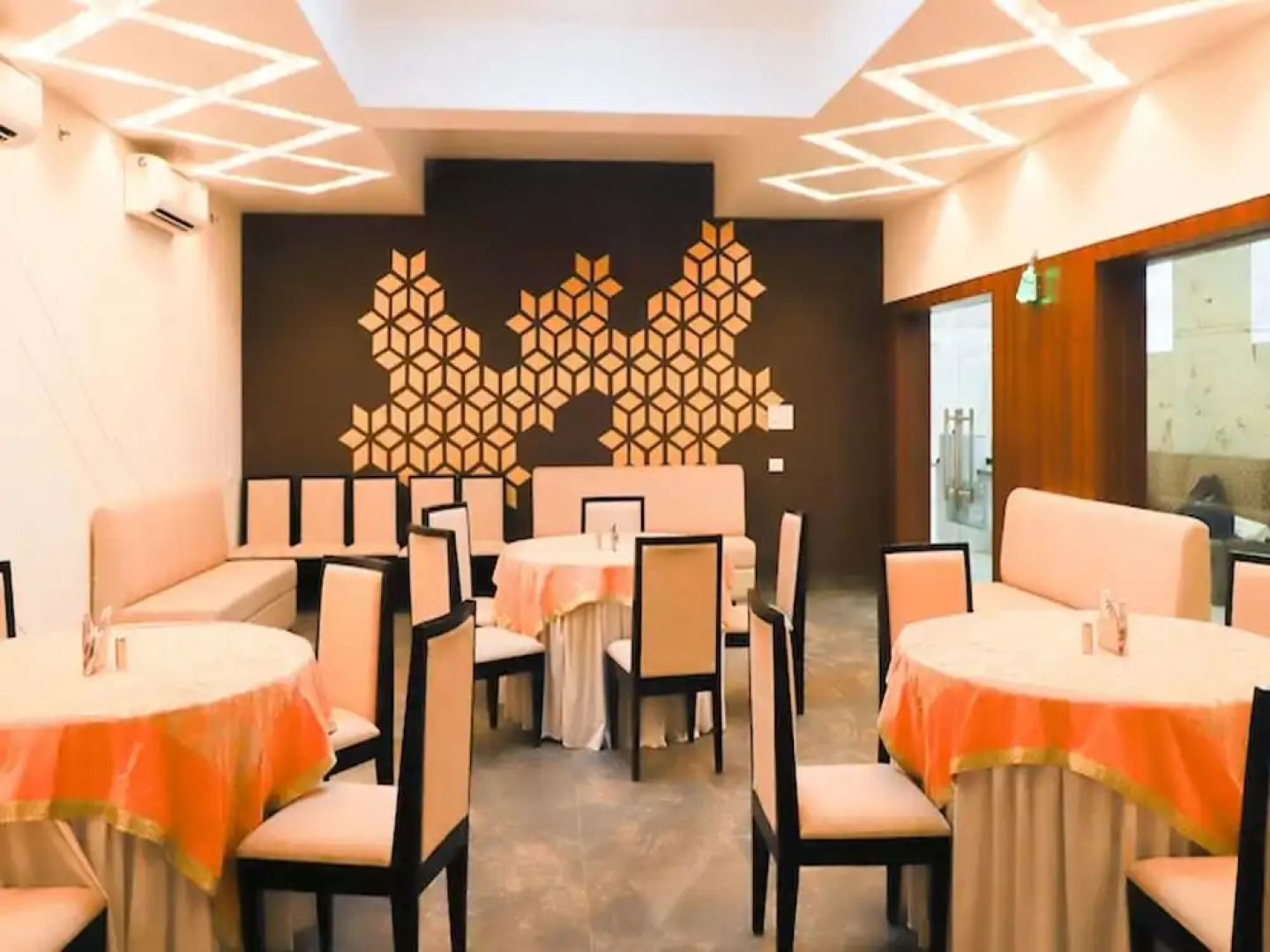 OYO 16768 Hotel Lotus Grand