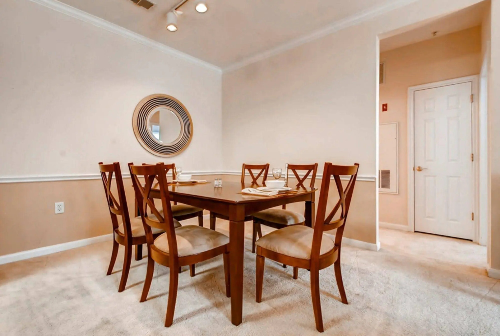 Global Luxury Suites at the Junction