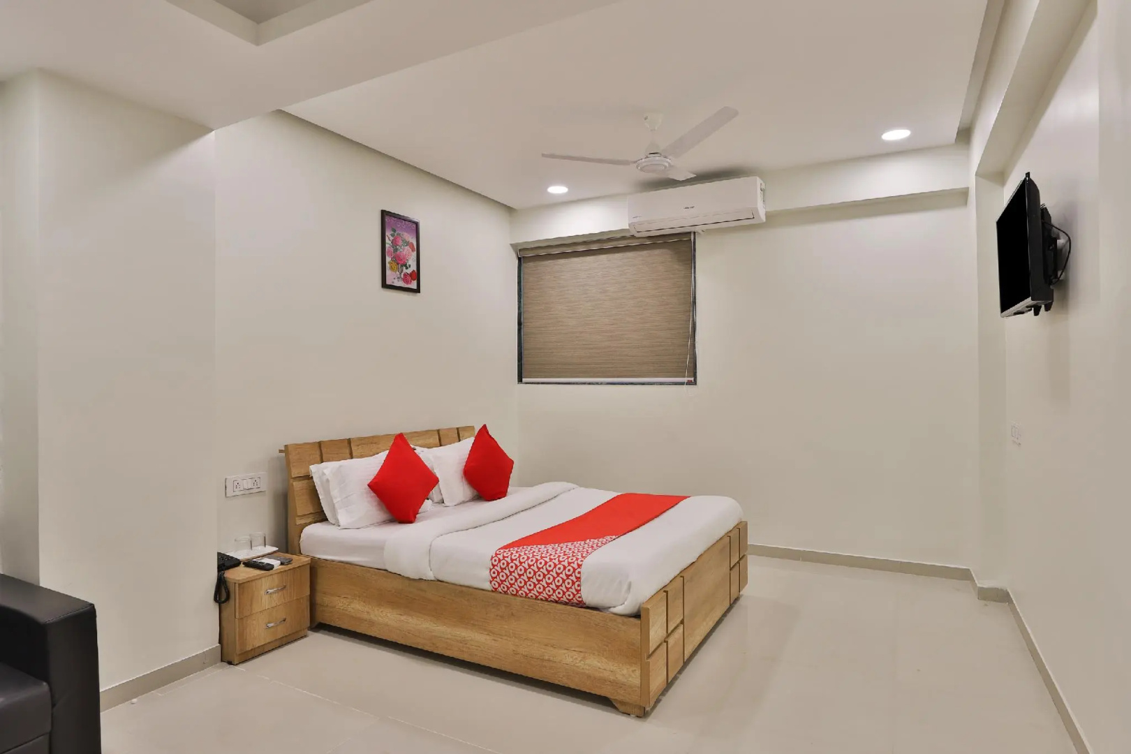 Collection O 12462 Hotel Shiv Inn