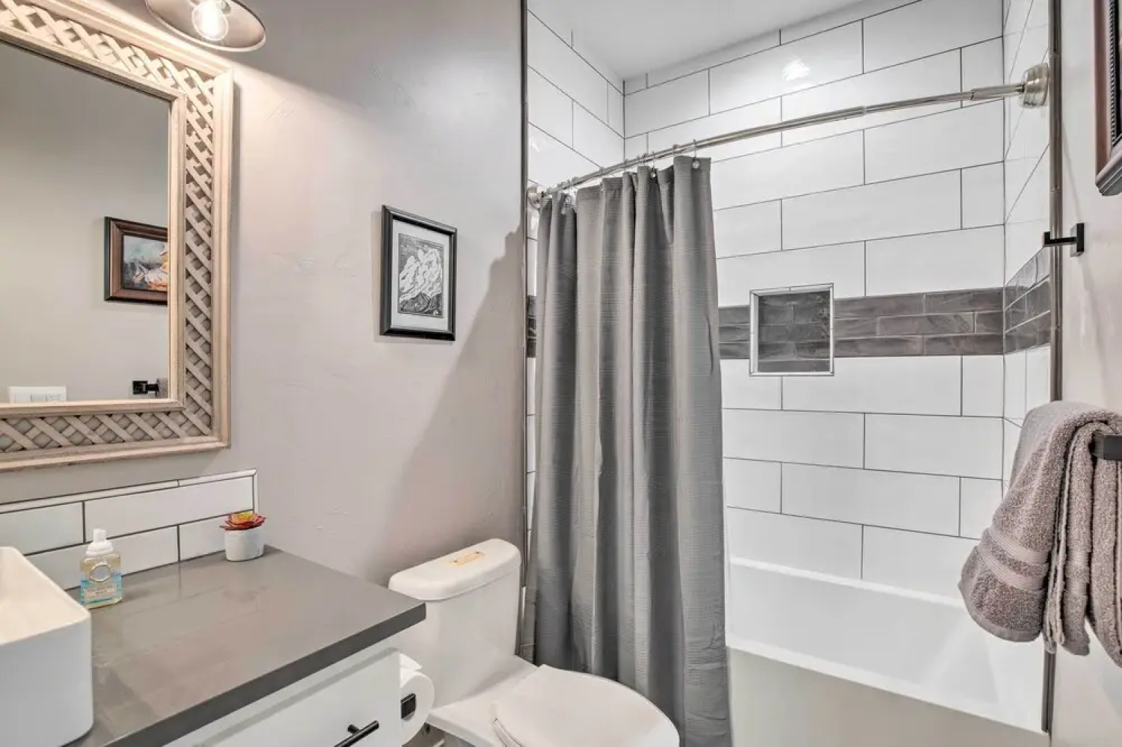 Cozy Depoe Bay Home < 1 Mi to Pirate Cove!