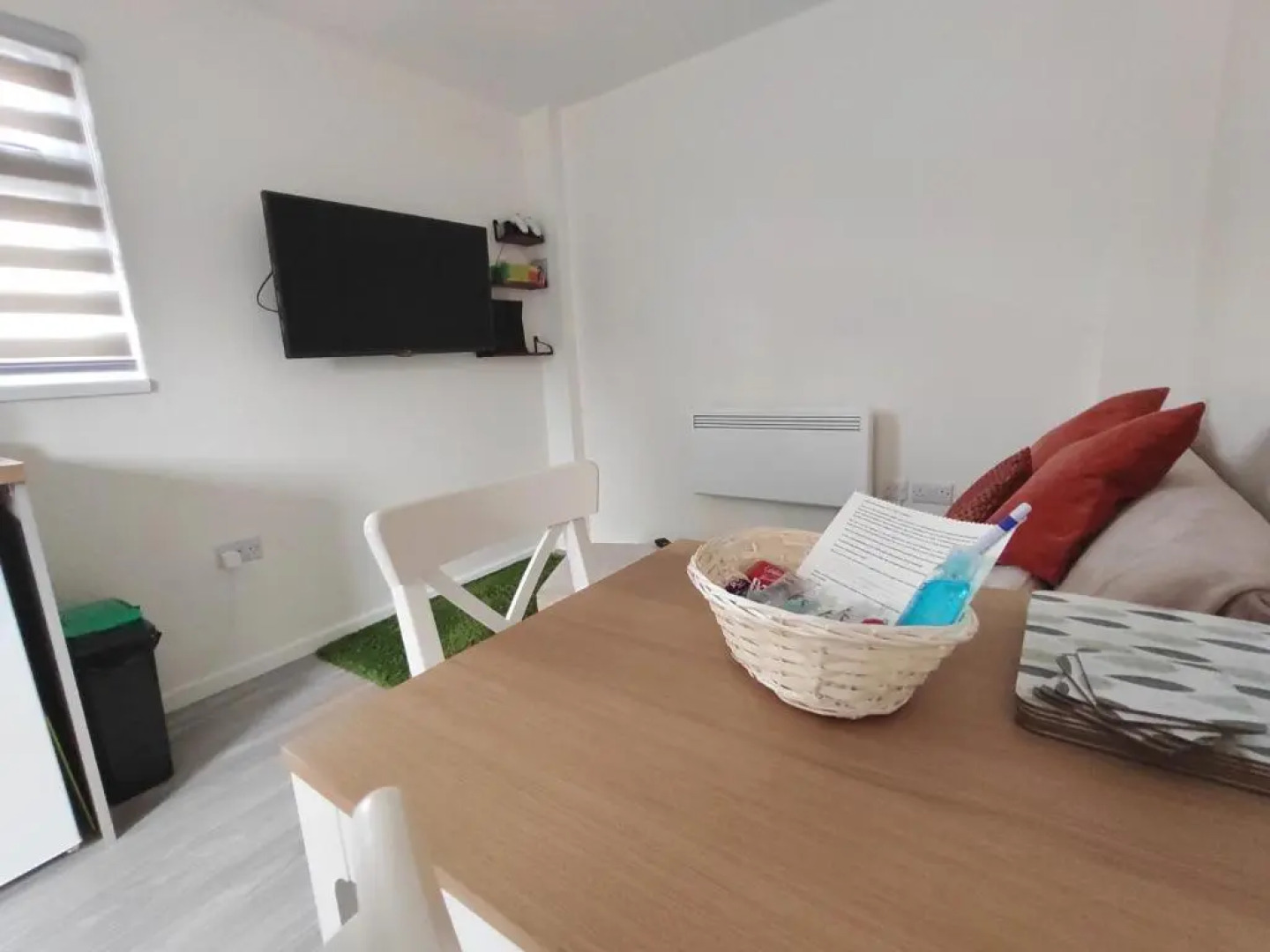 Le Petit Chateau, a snug 1-bed 1-bath by the coast